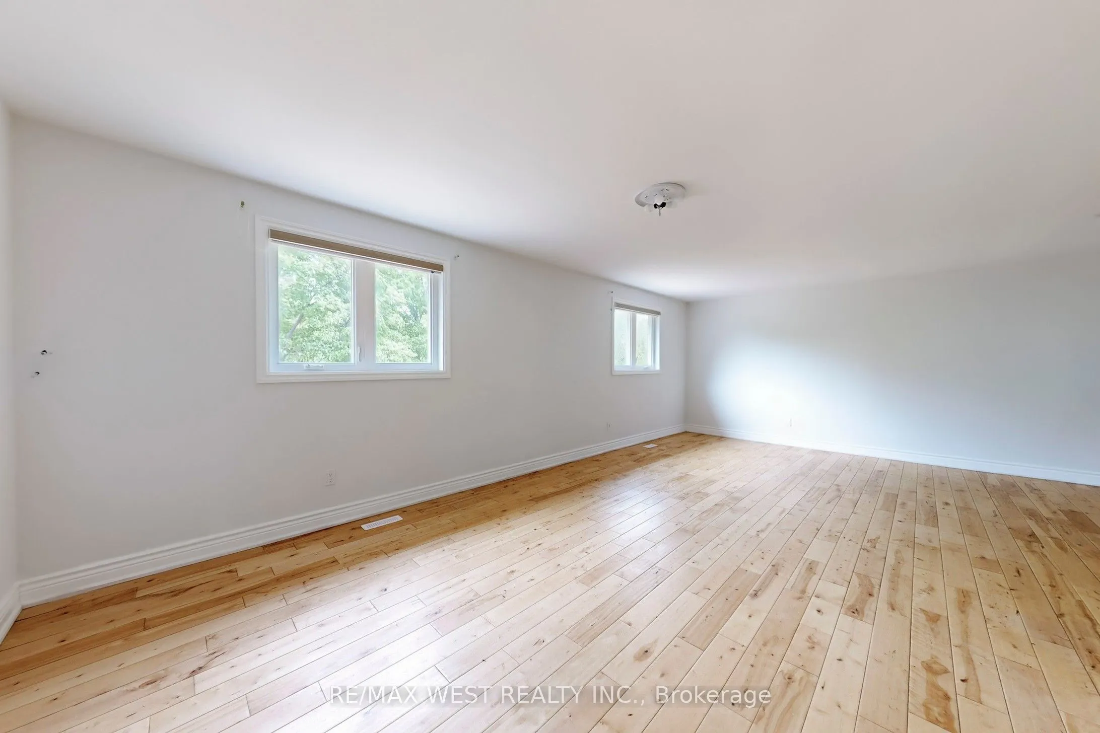 16 Prince Edward Boulevard