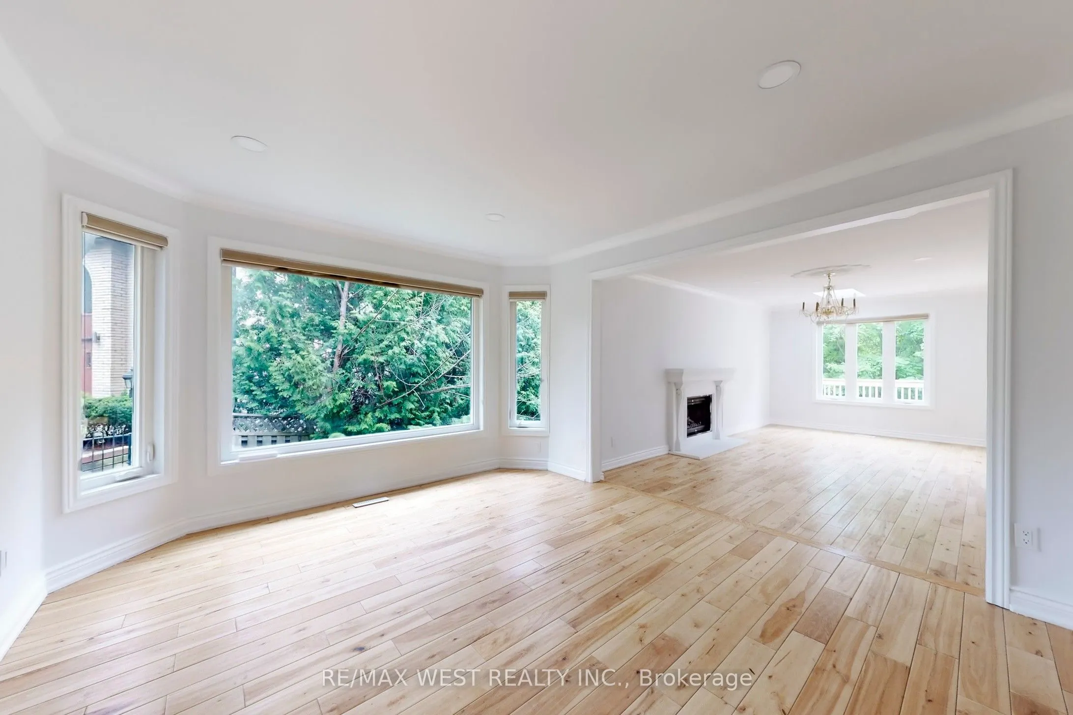 16 Prince Edward Boulevard