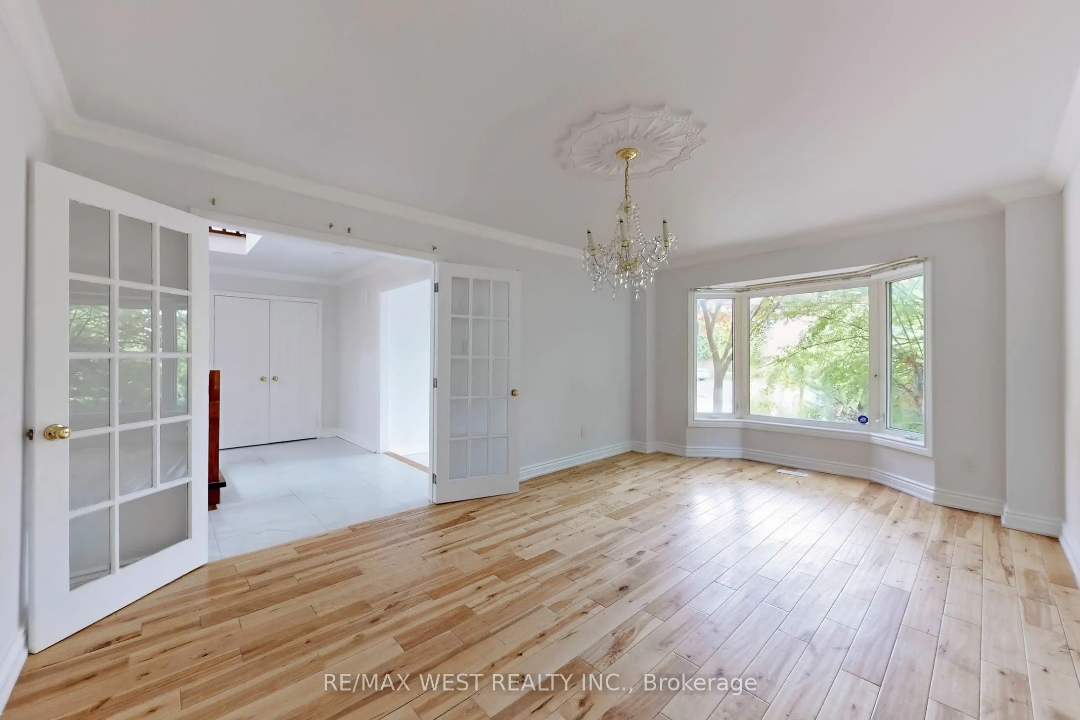 16 Prince Edward Boulevard