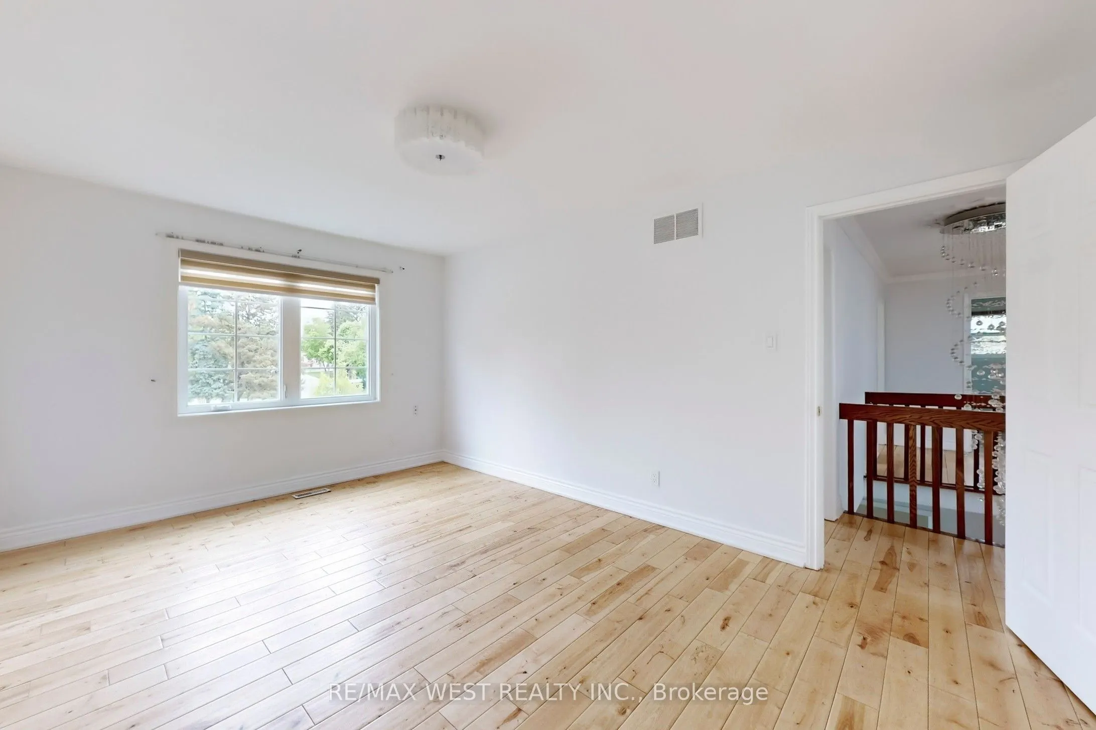 16 Prince Edward Boulevard