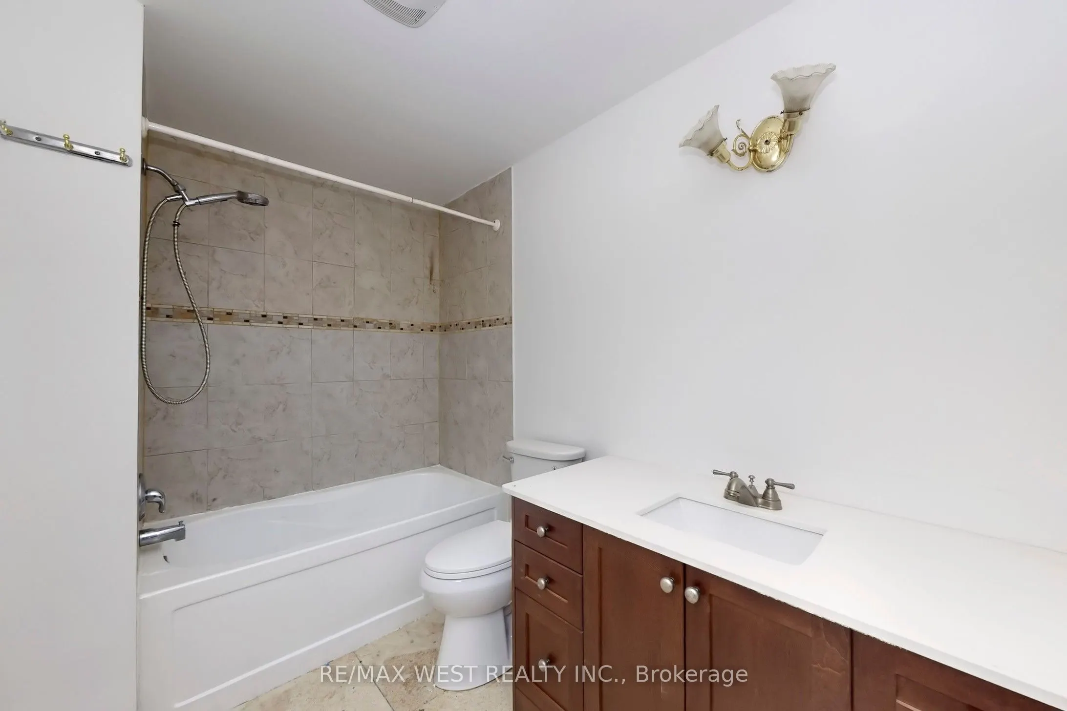 16 Prince Edward Boulevard