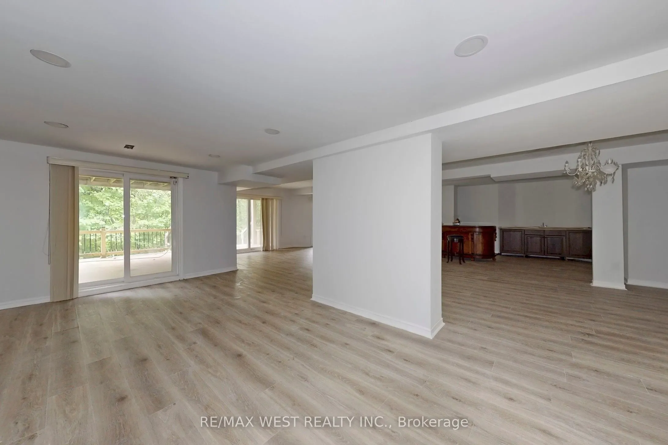 16 Prince Edward Boulevard