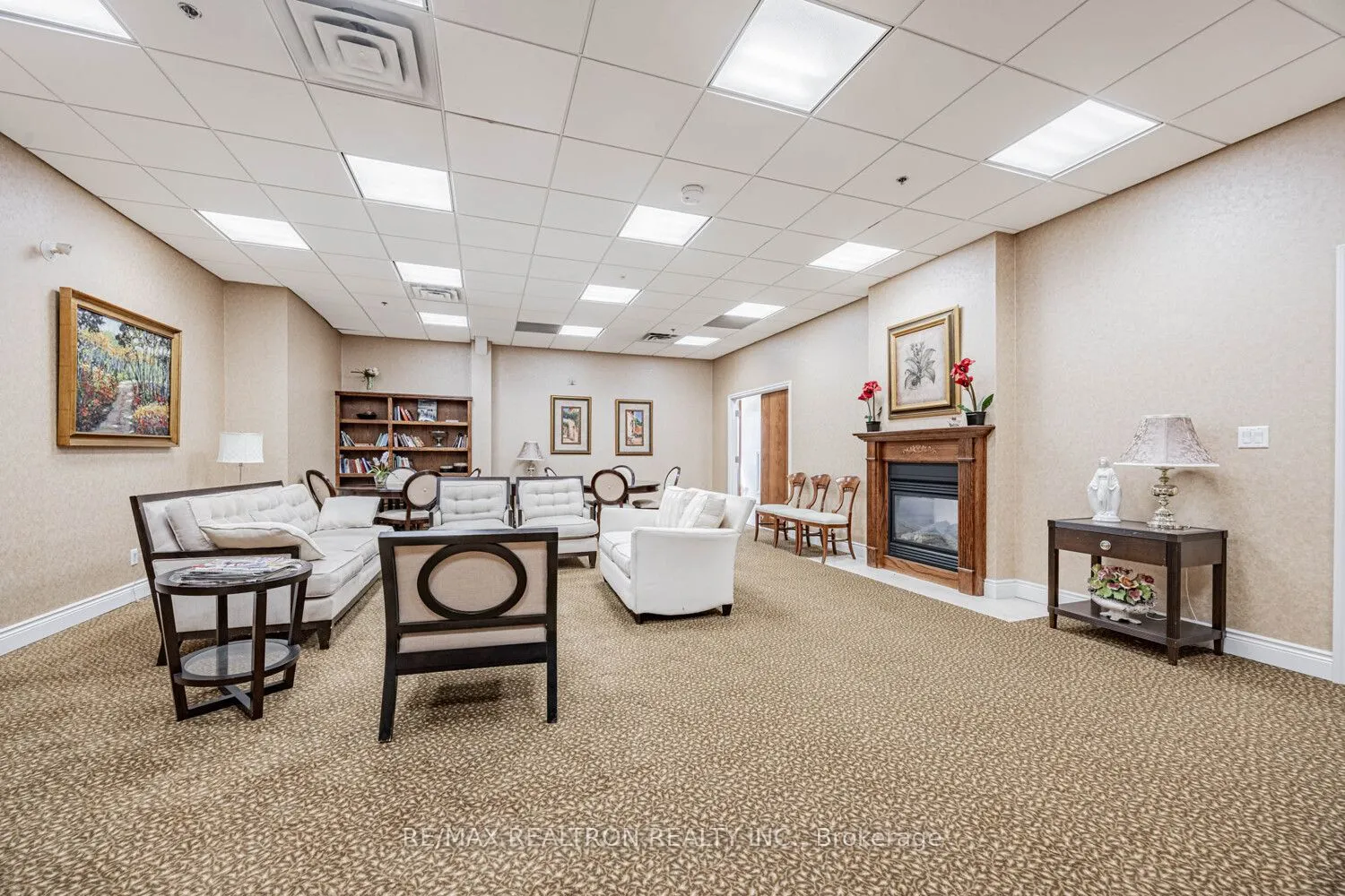 9901 Keele Street, #207