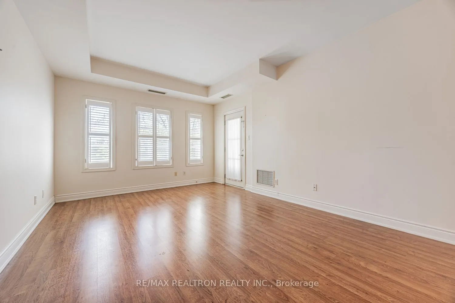9901 Keele Street, #207