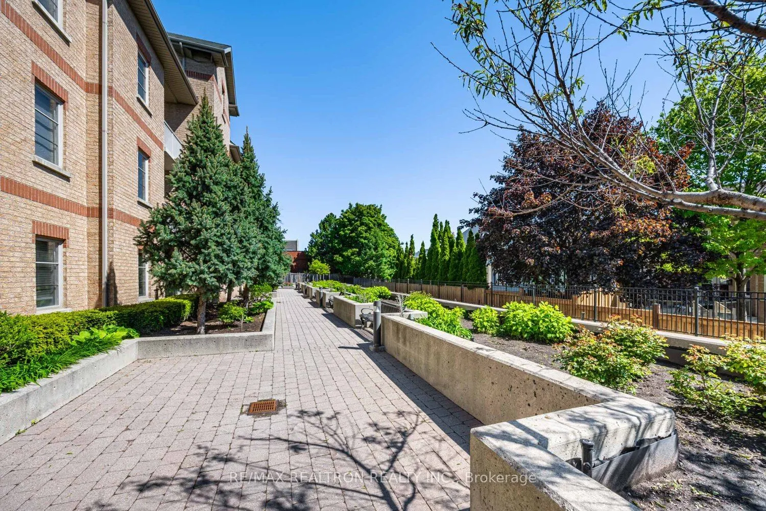 9901 Keele Street, #207