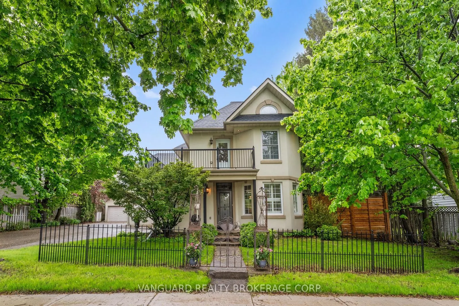 108 Queen Street S