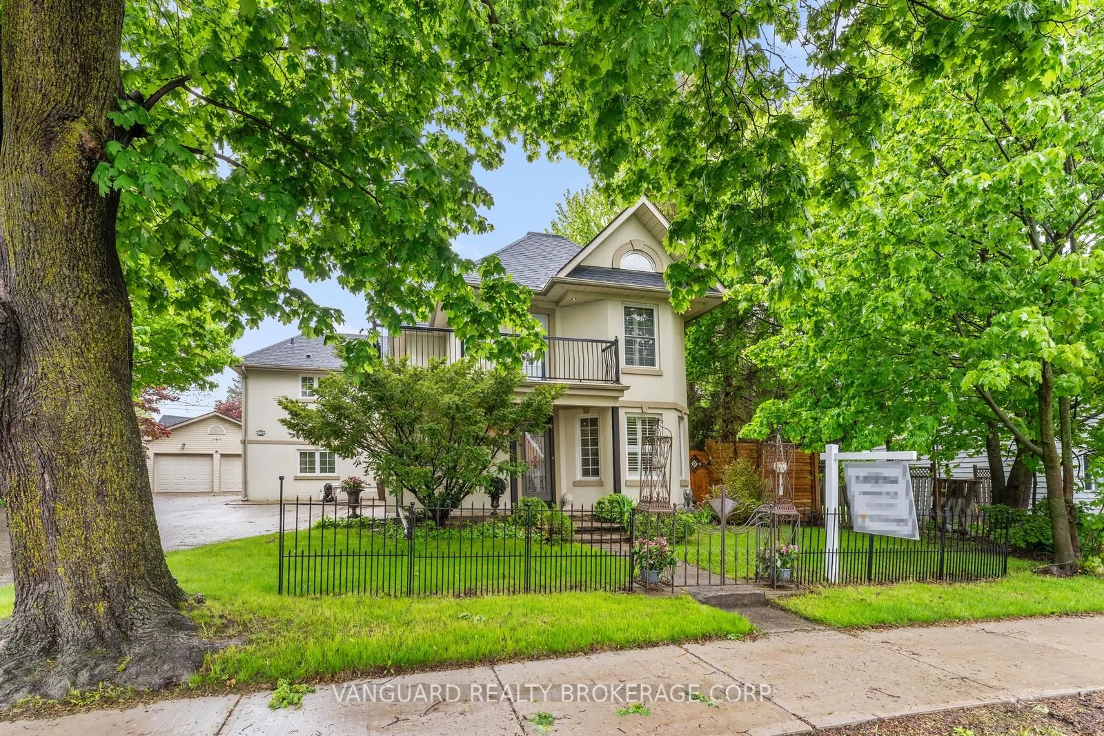 108 Queen Street S