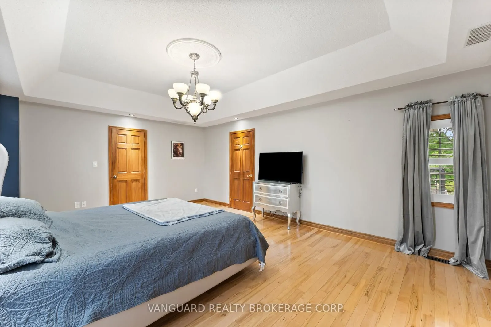 108 Queen Street S