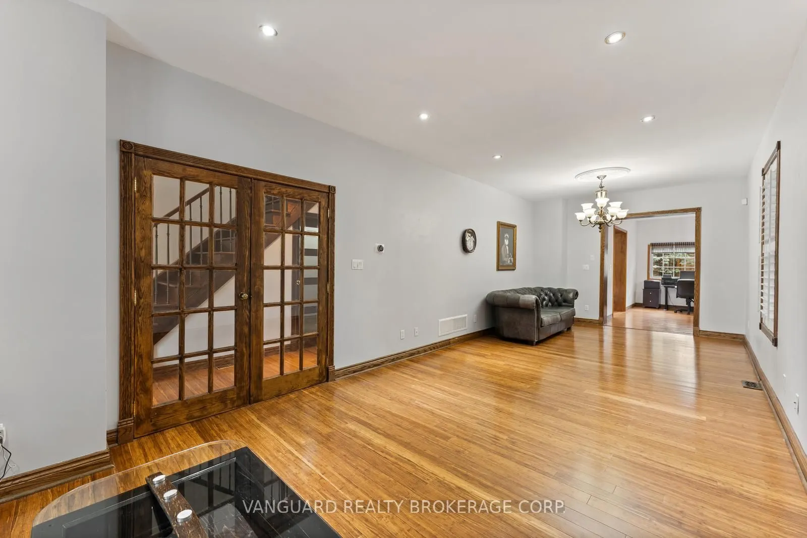 108 Queen Street S