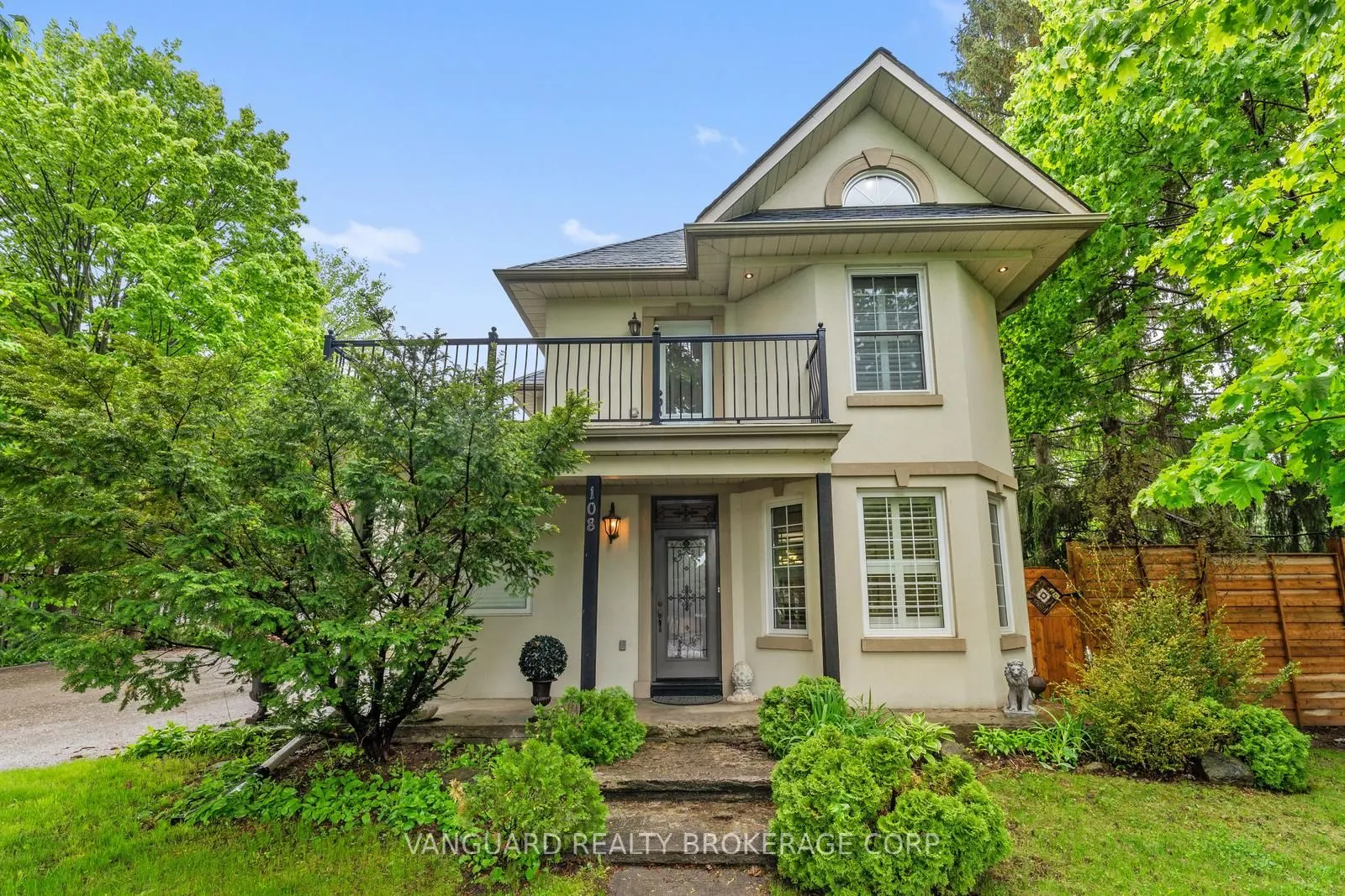 108 Queen Street S