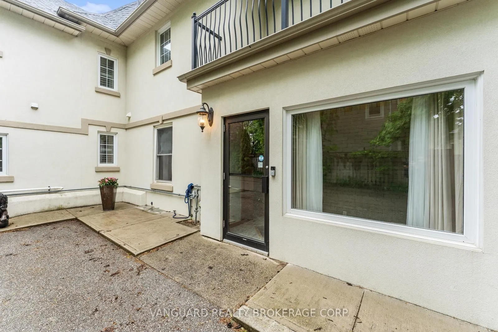 108 Queen Street S