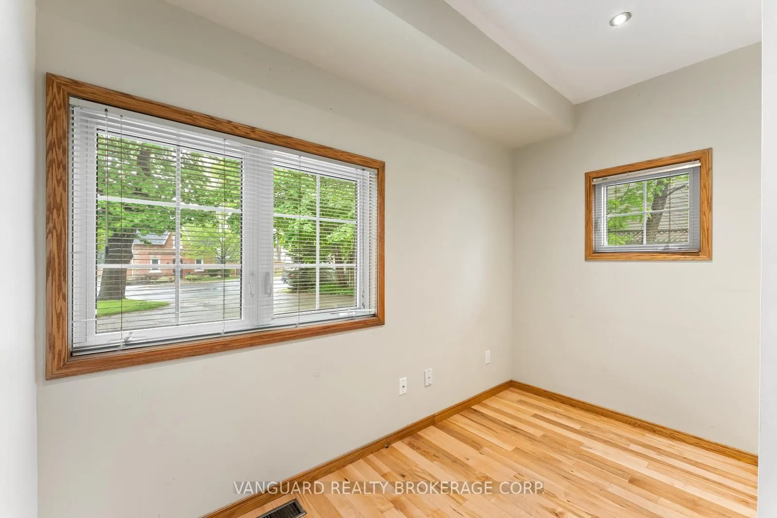108 Queen Street S