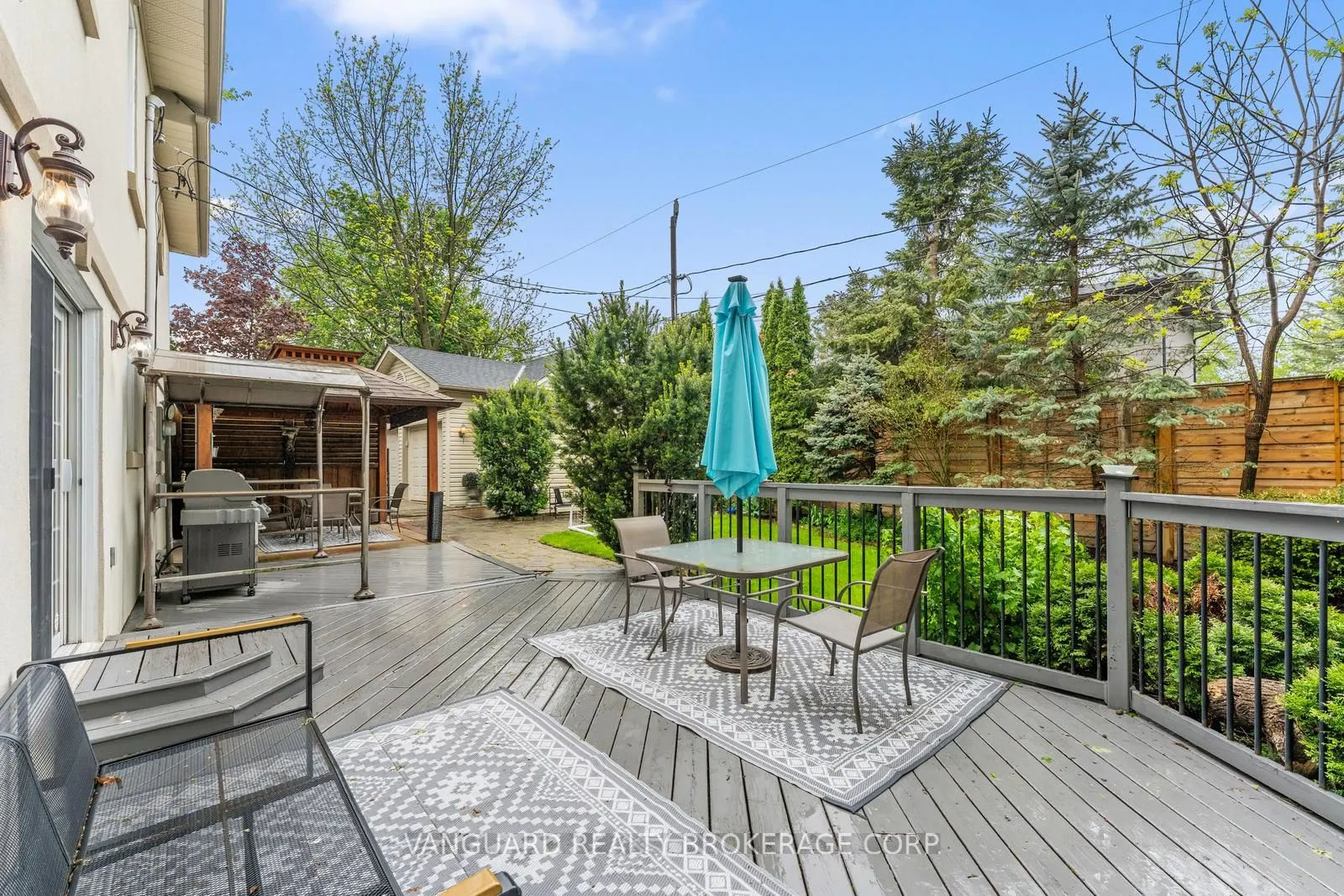 108 Queen Street S