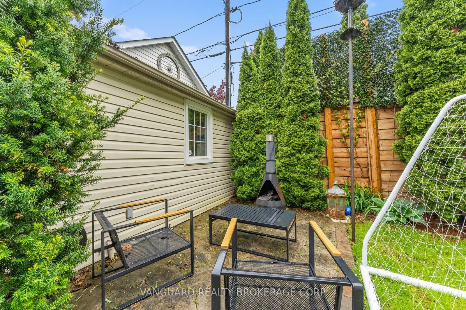 108 Queen Street S