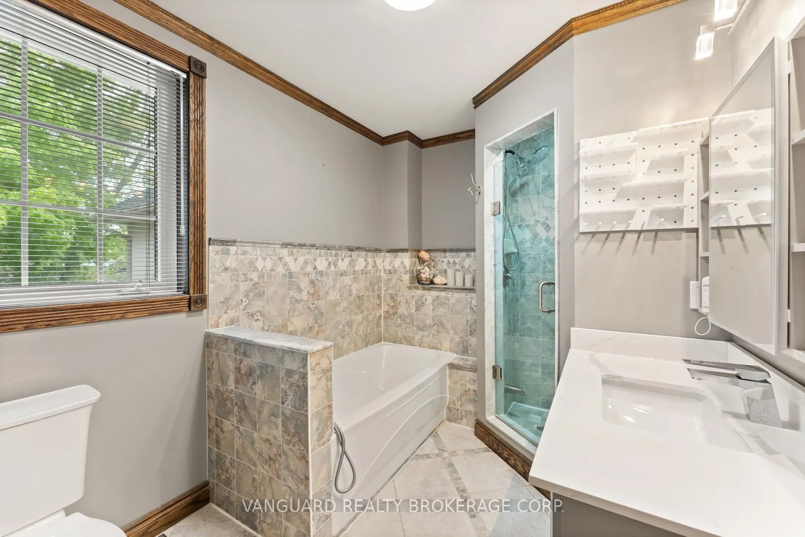 108 Queen Street S