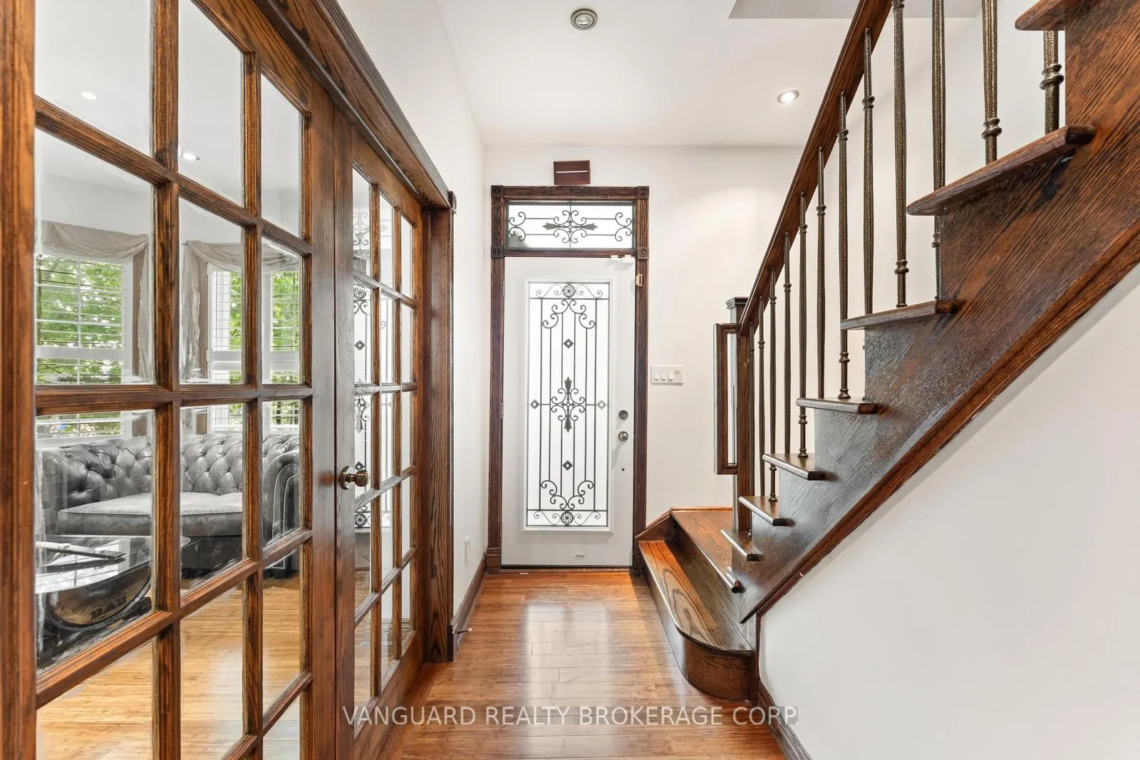 108 Queen Street S