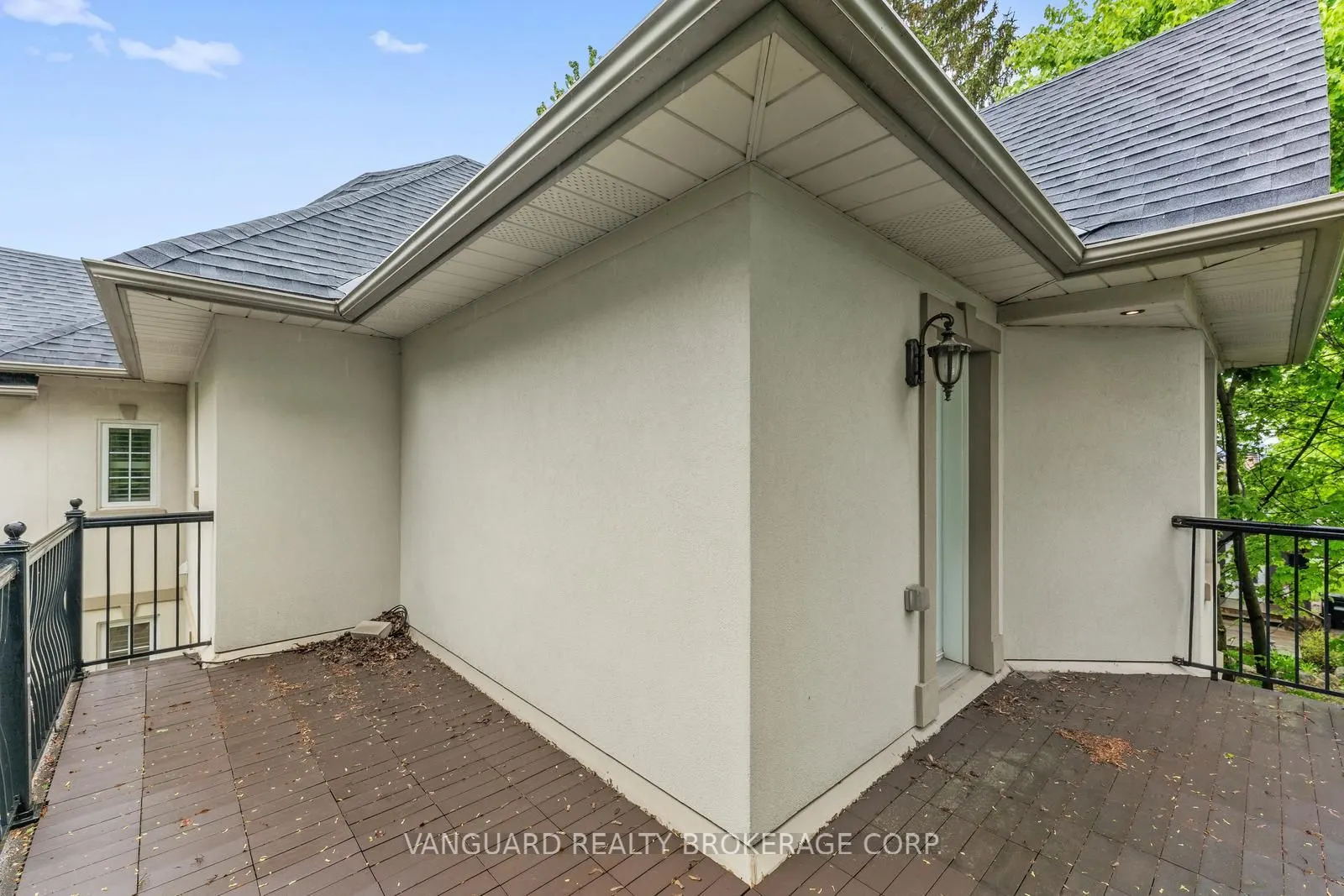 108 Queen Street S