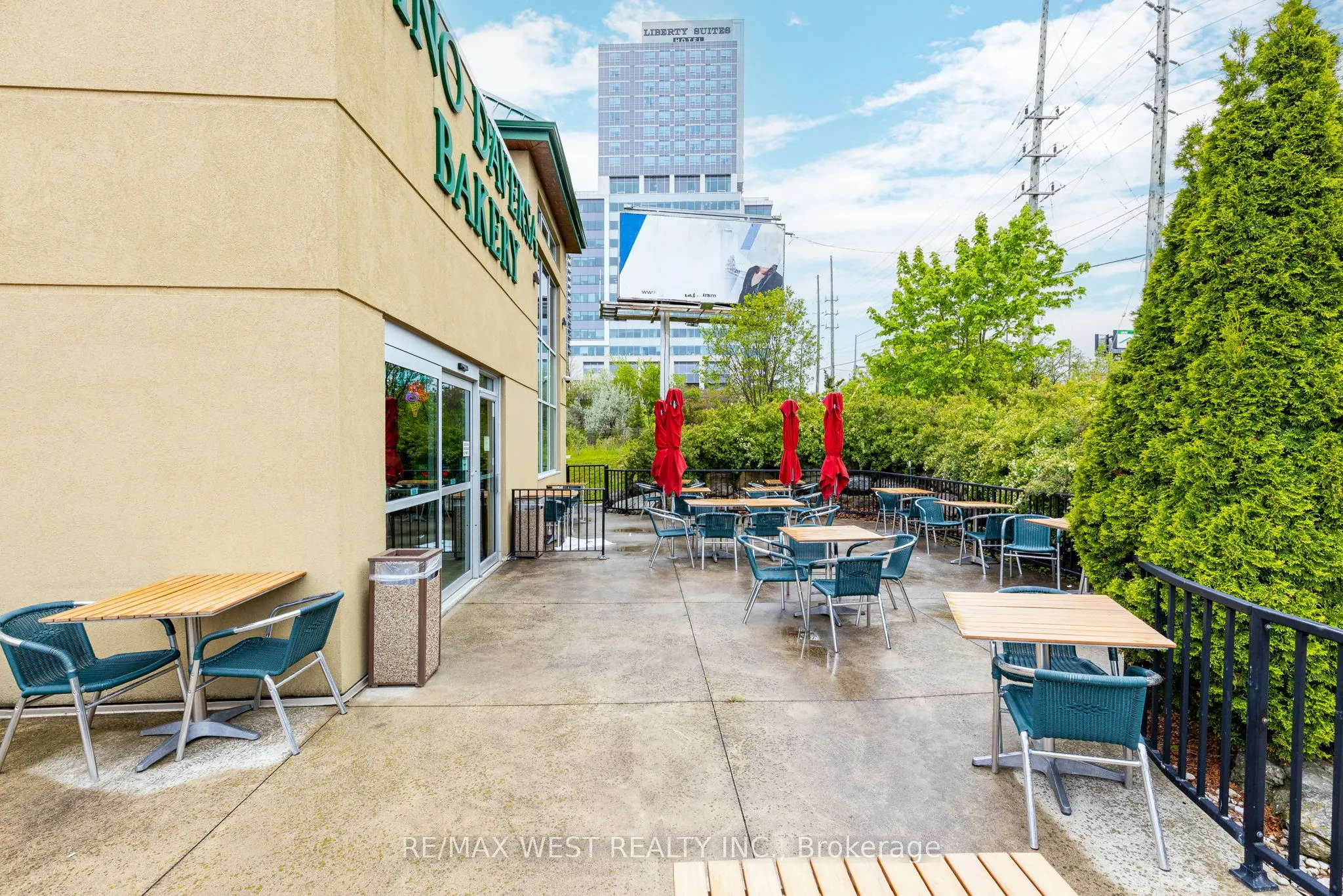 7287 Yonge Street