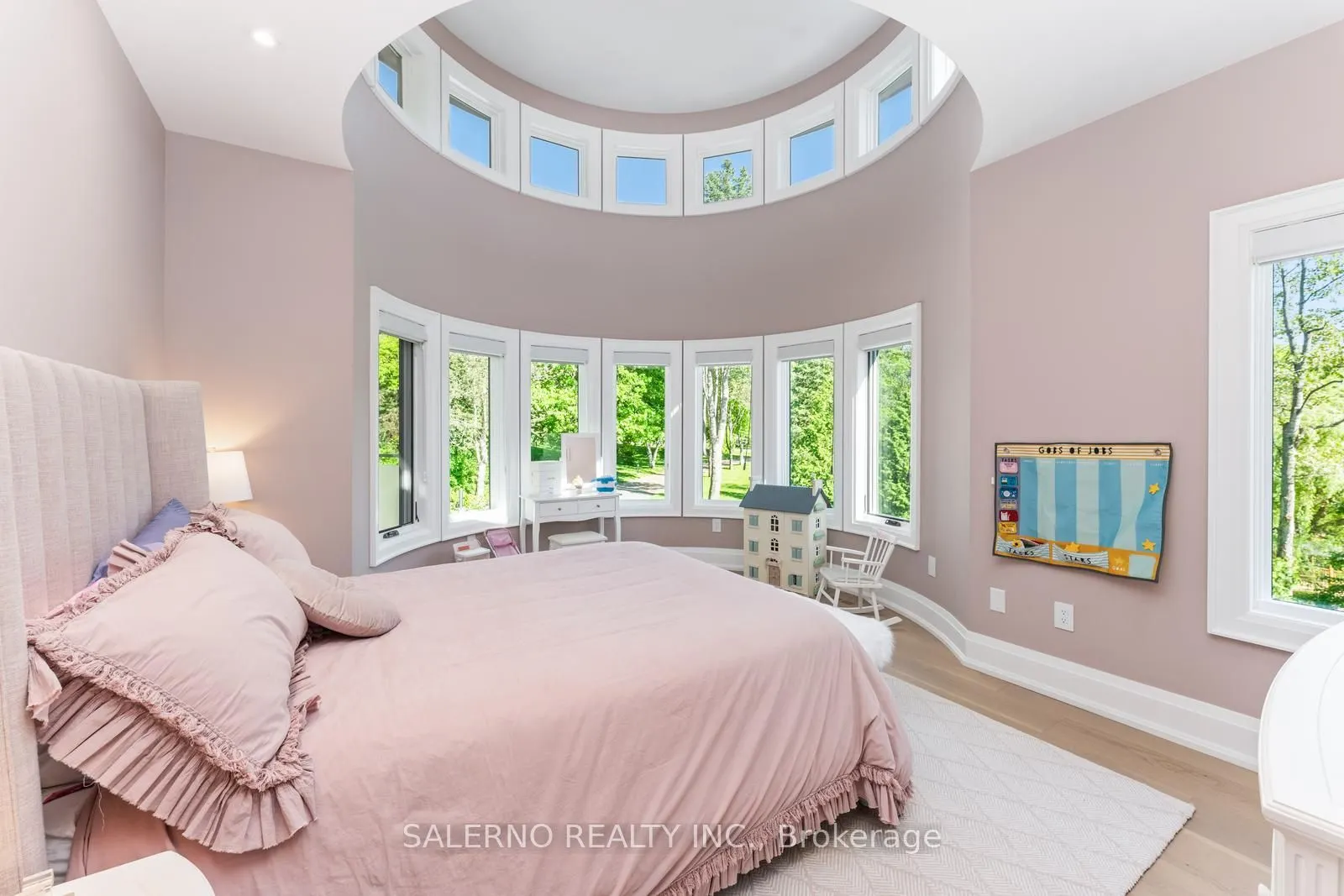 290 Kingscross Drive