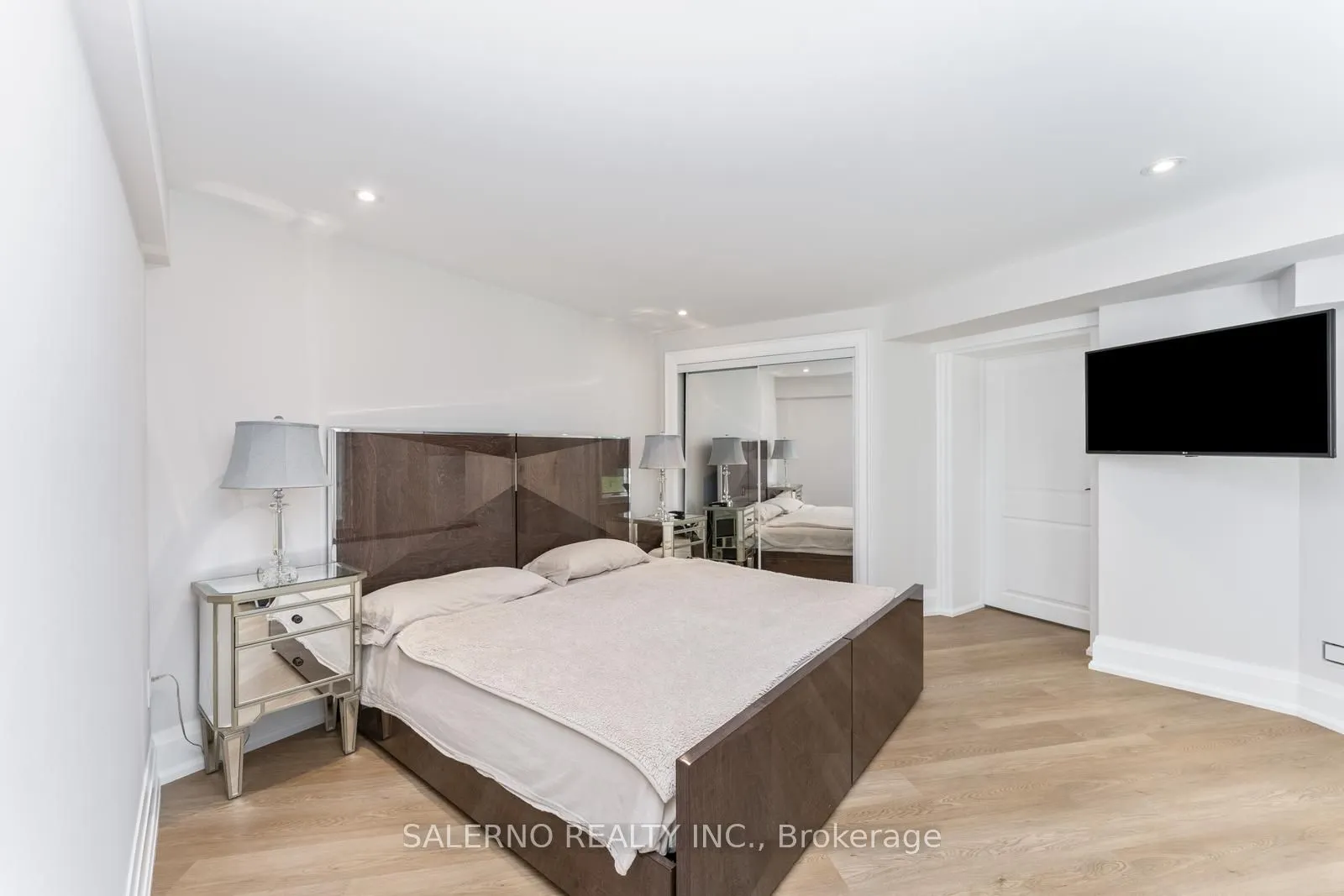 290 Kingscross Drive