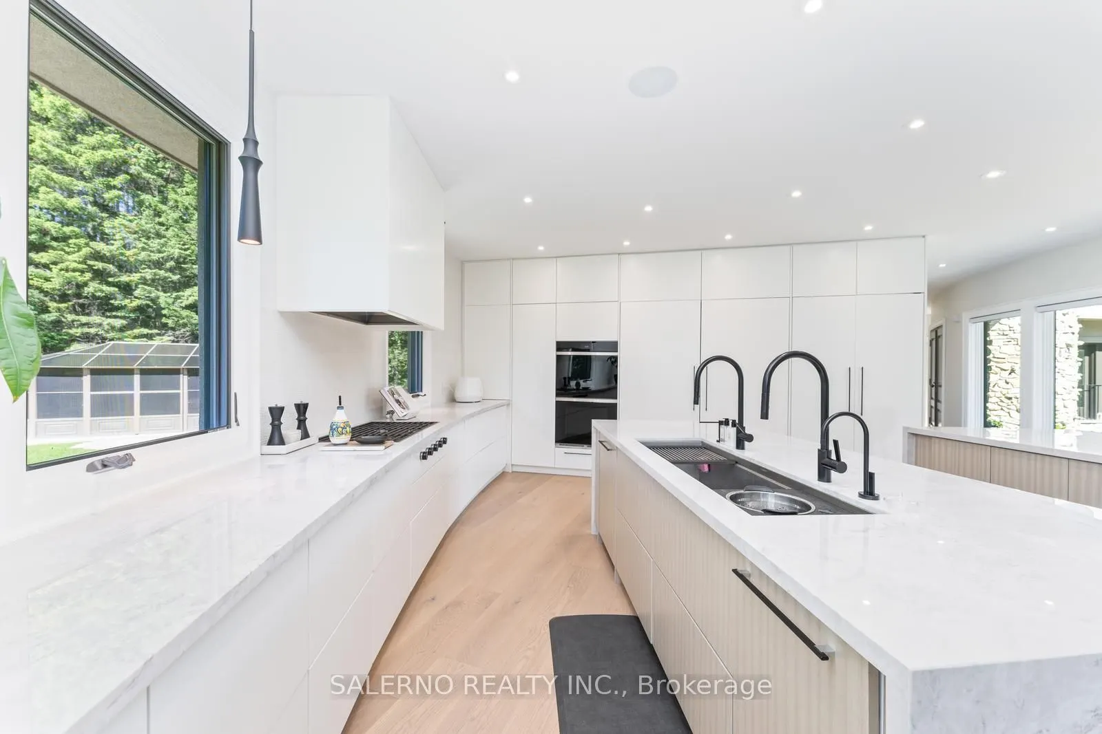 290 Kingscross Drive