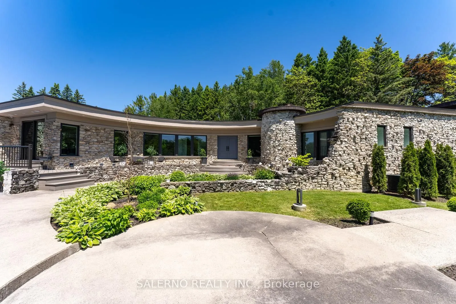 290 Kingscross Drive