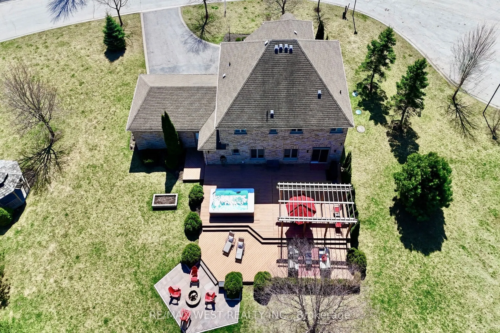 10 Farmcrest Court