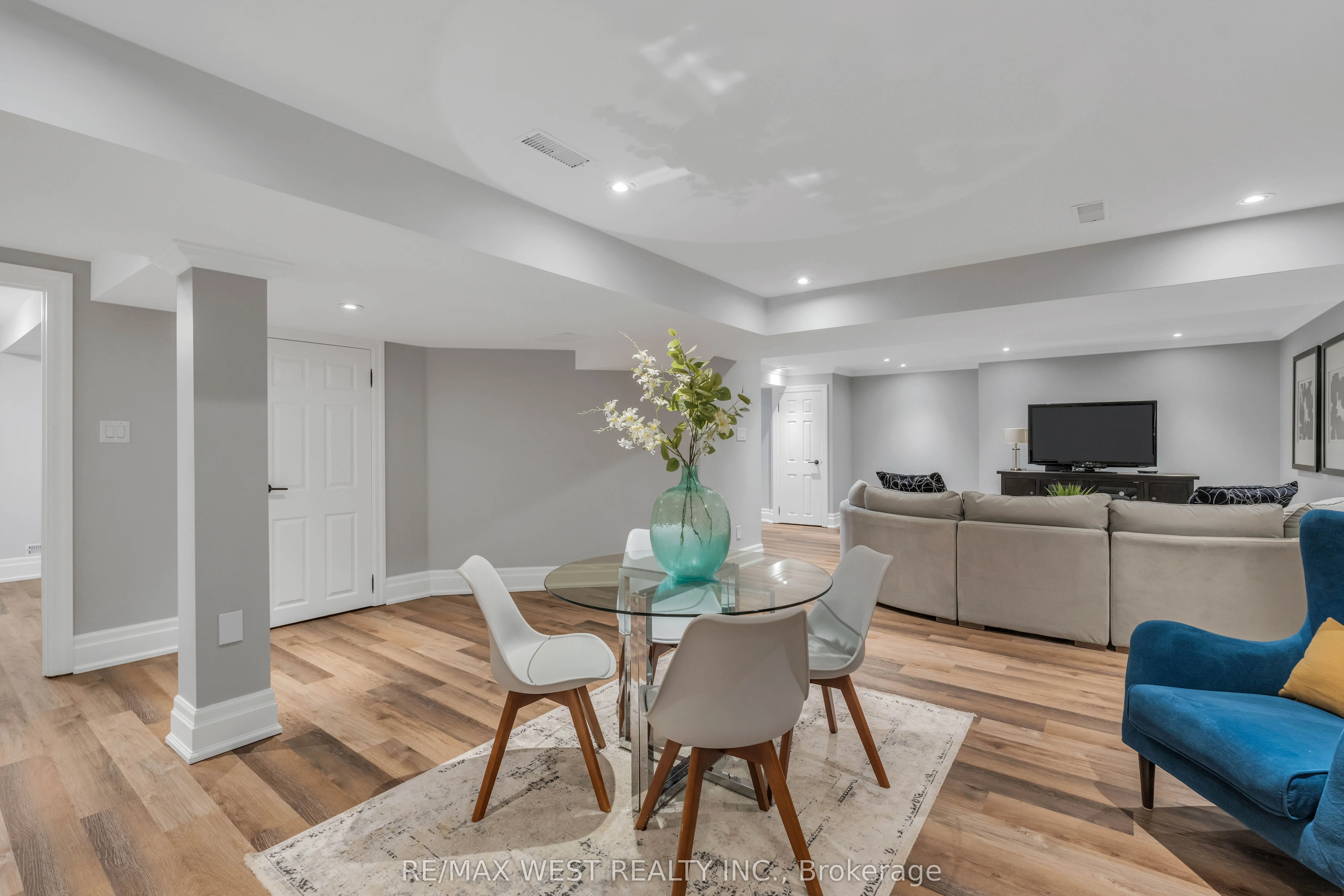 10 Farmcrest Court