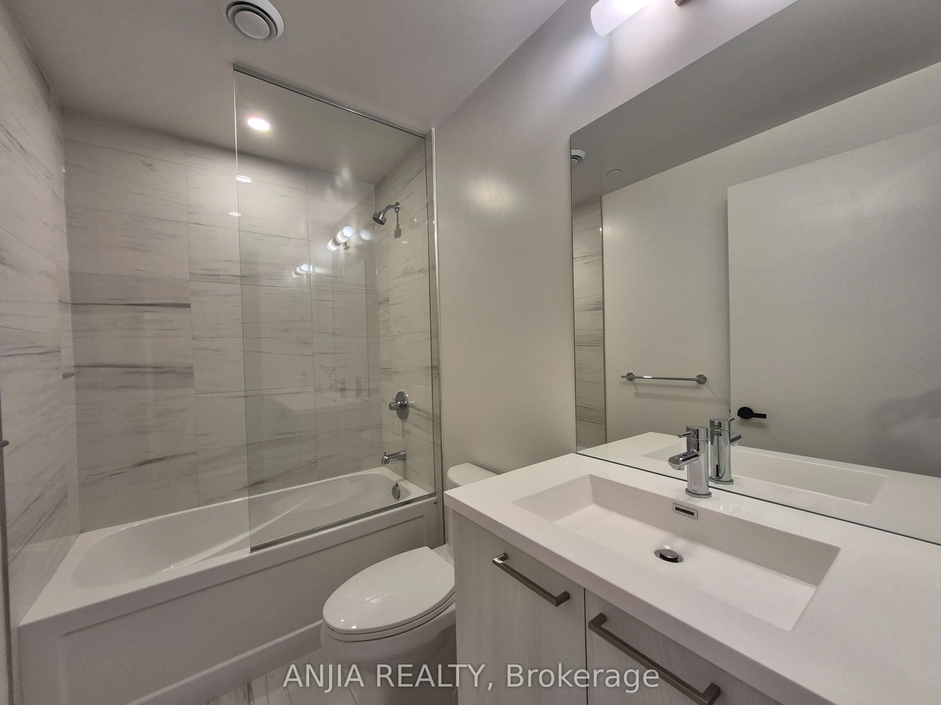 225 COMMERCE Street #4015