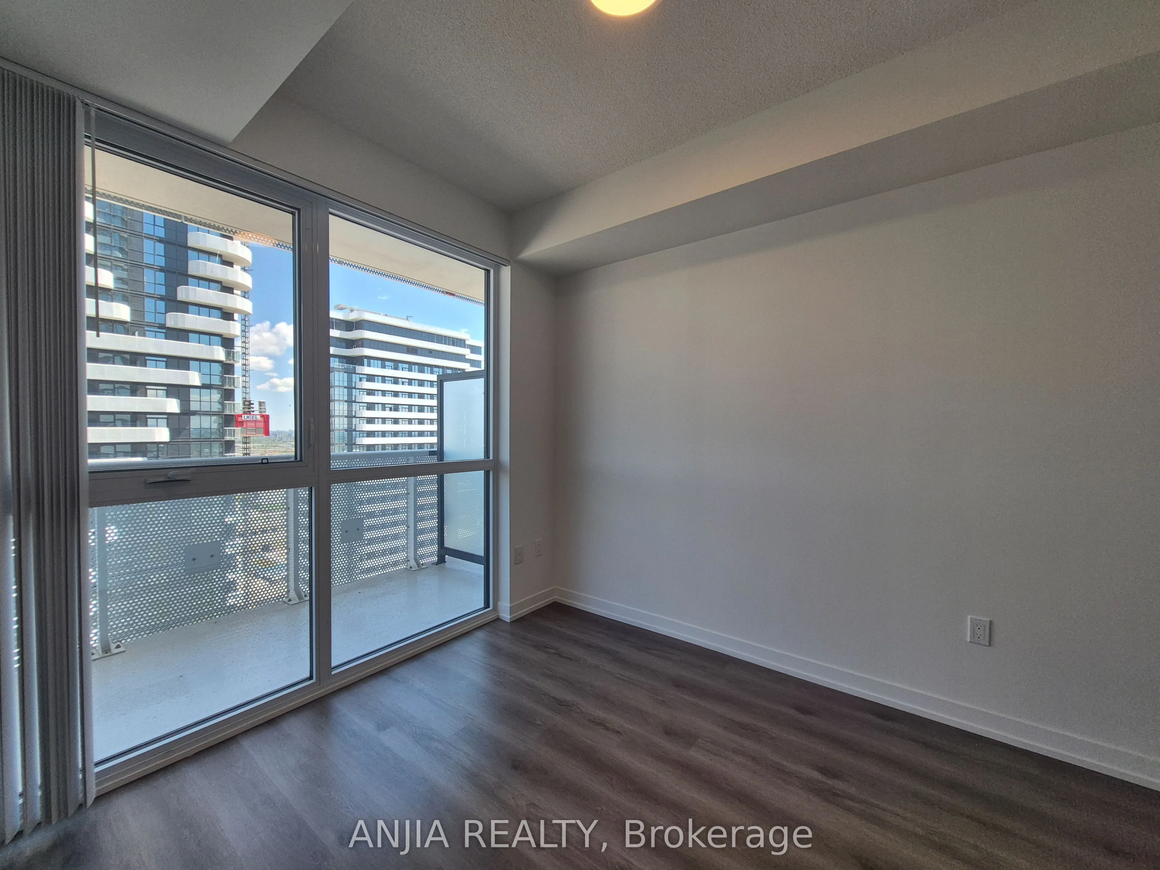 225 COMMERCE Street #4015
