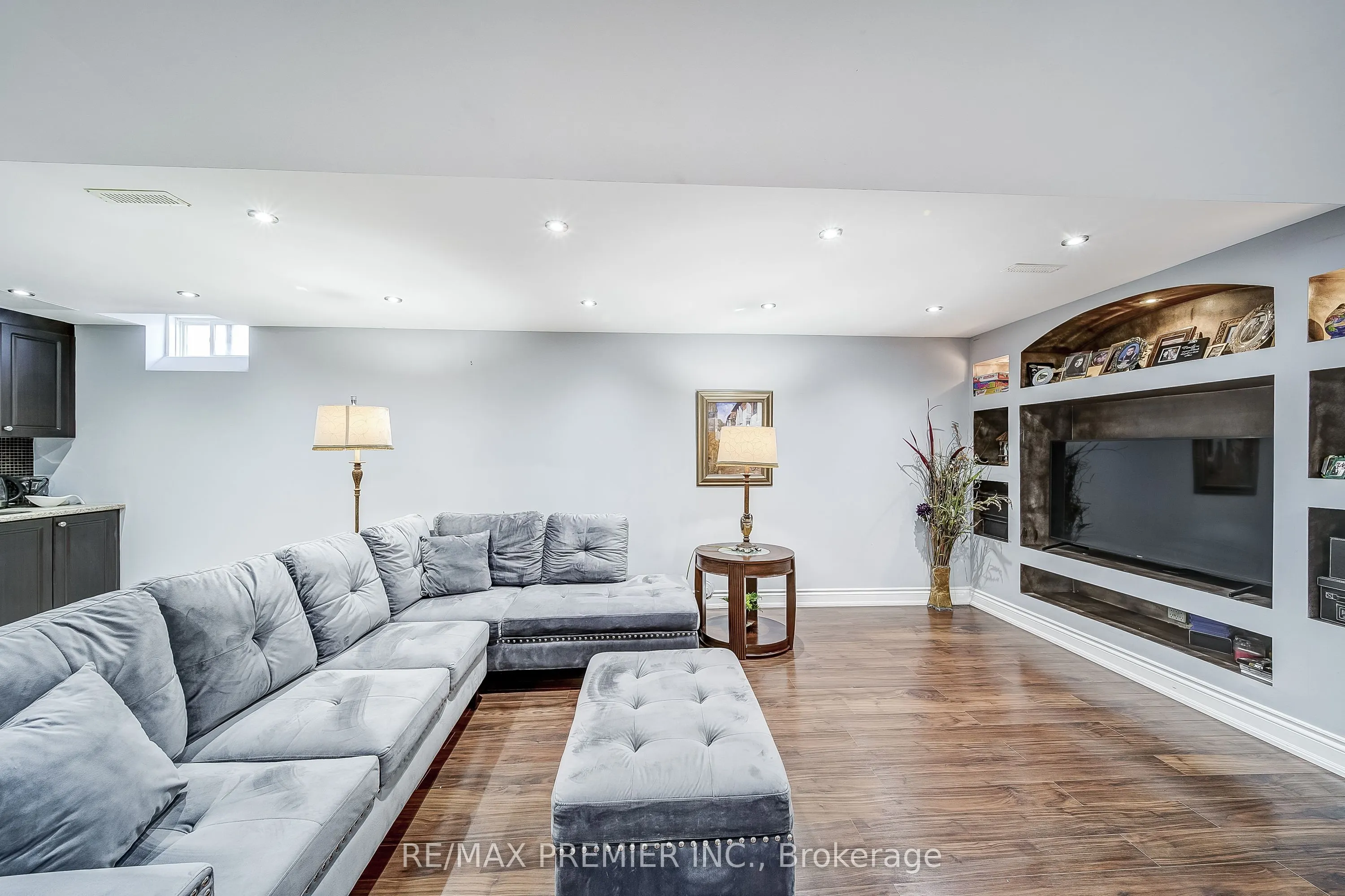 17 Massimo Drive