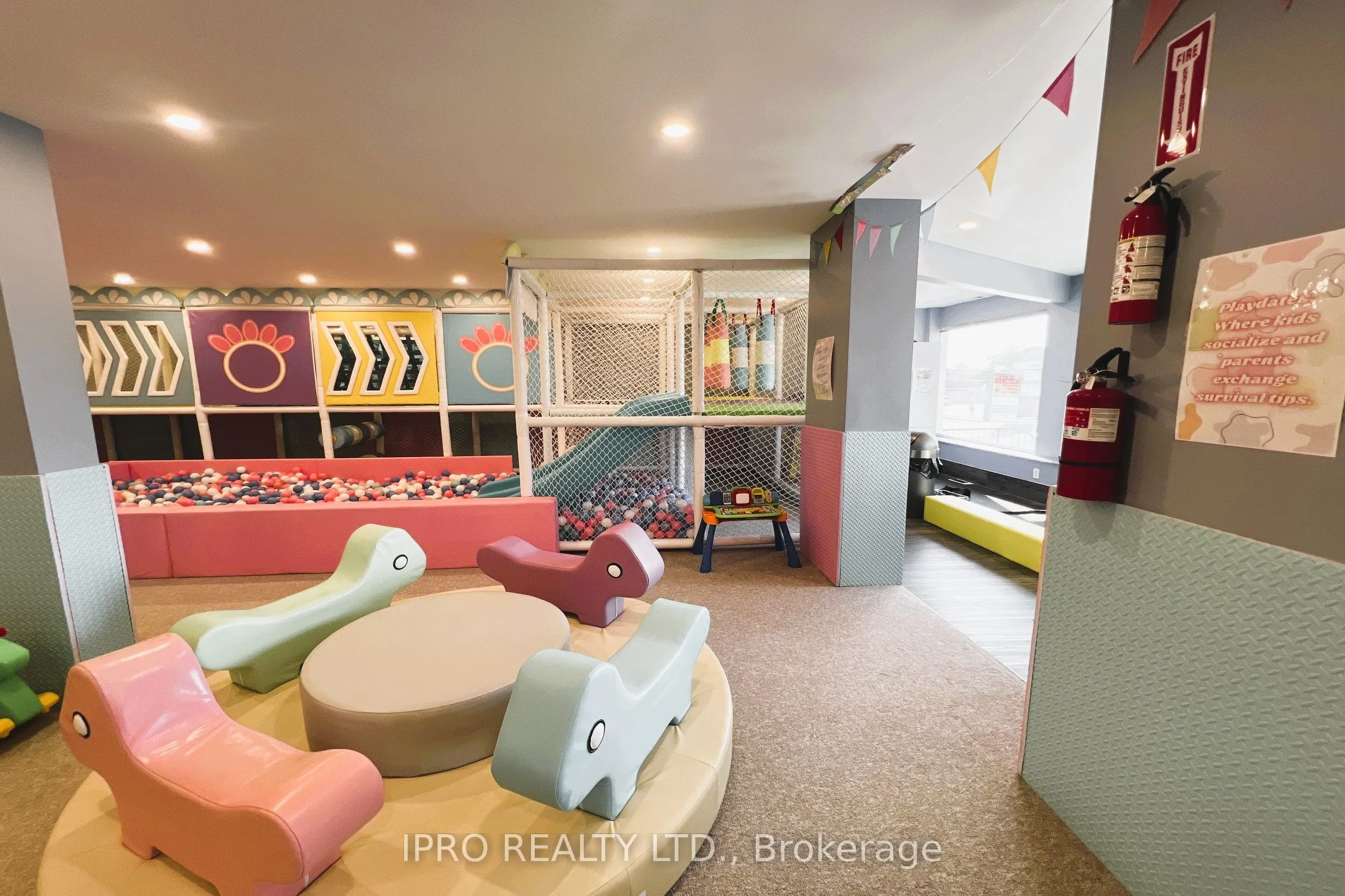 105 Holland Street E