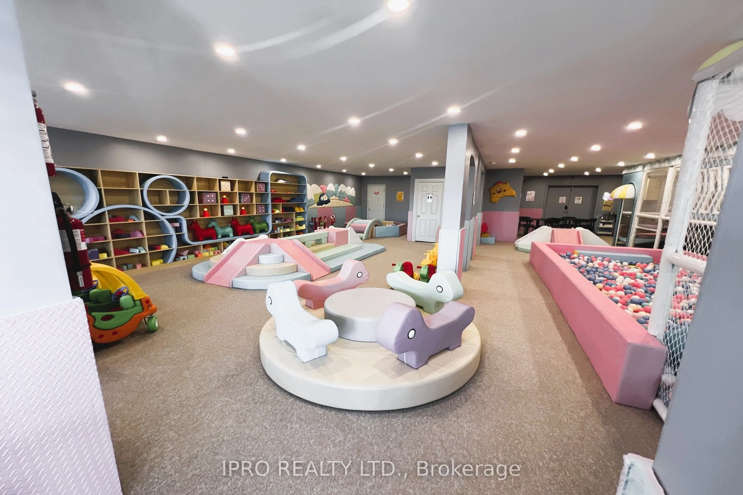 105 Holland Street E