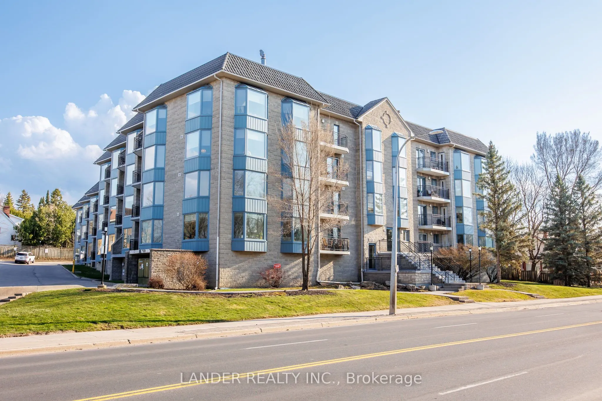 85 WELLINGTON Street W, #214