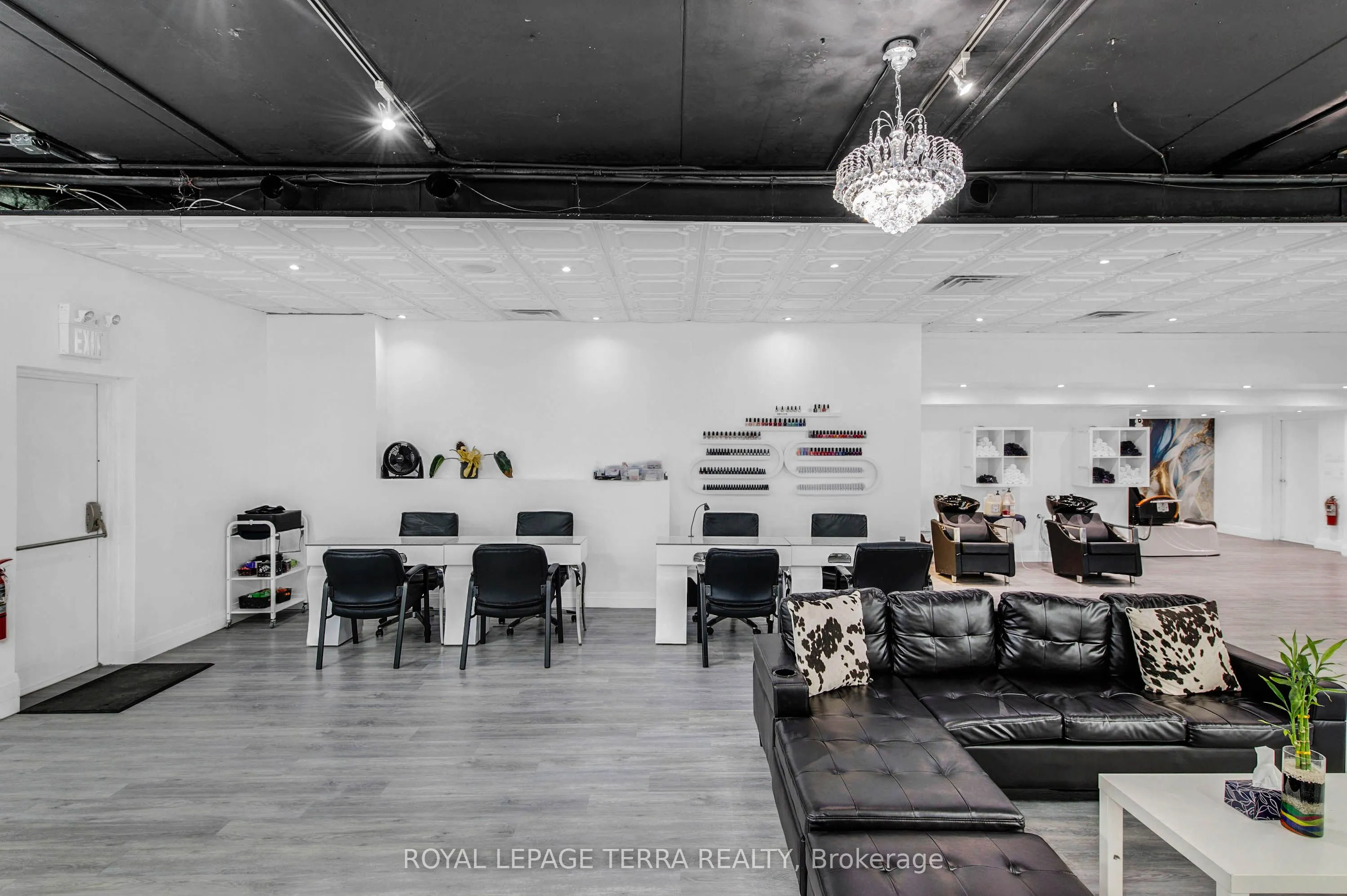527 Victoria Street E, #3 & 4