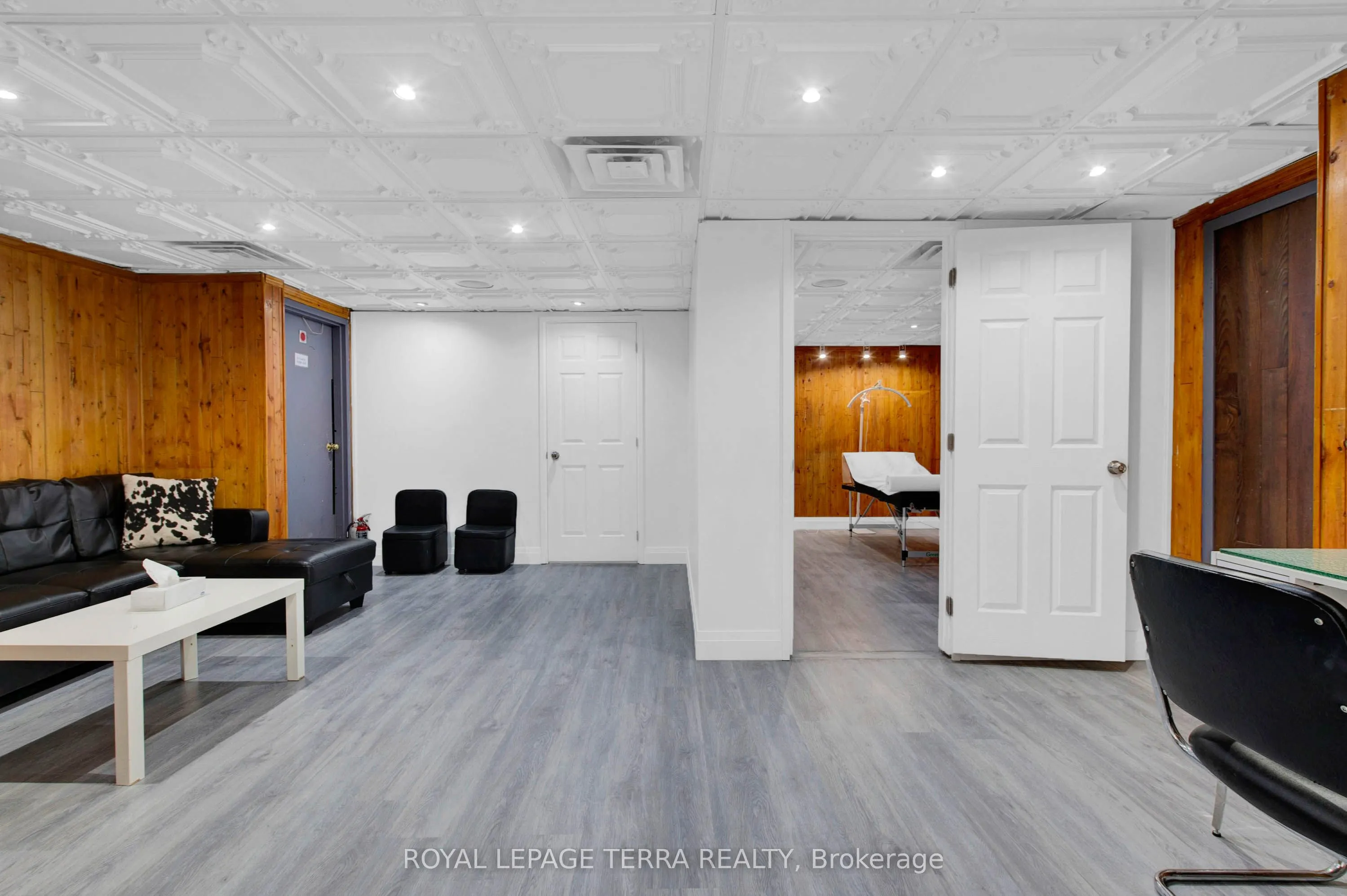 527 Victoria Street E, #3 & 4