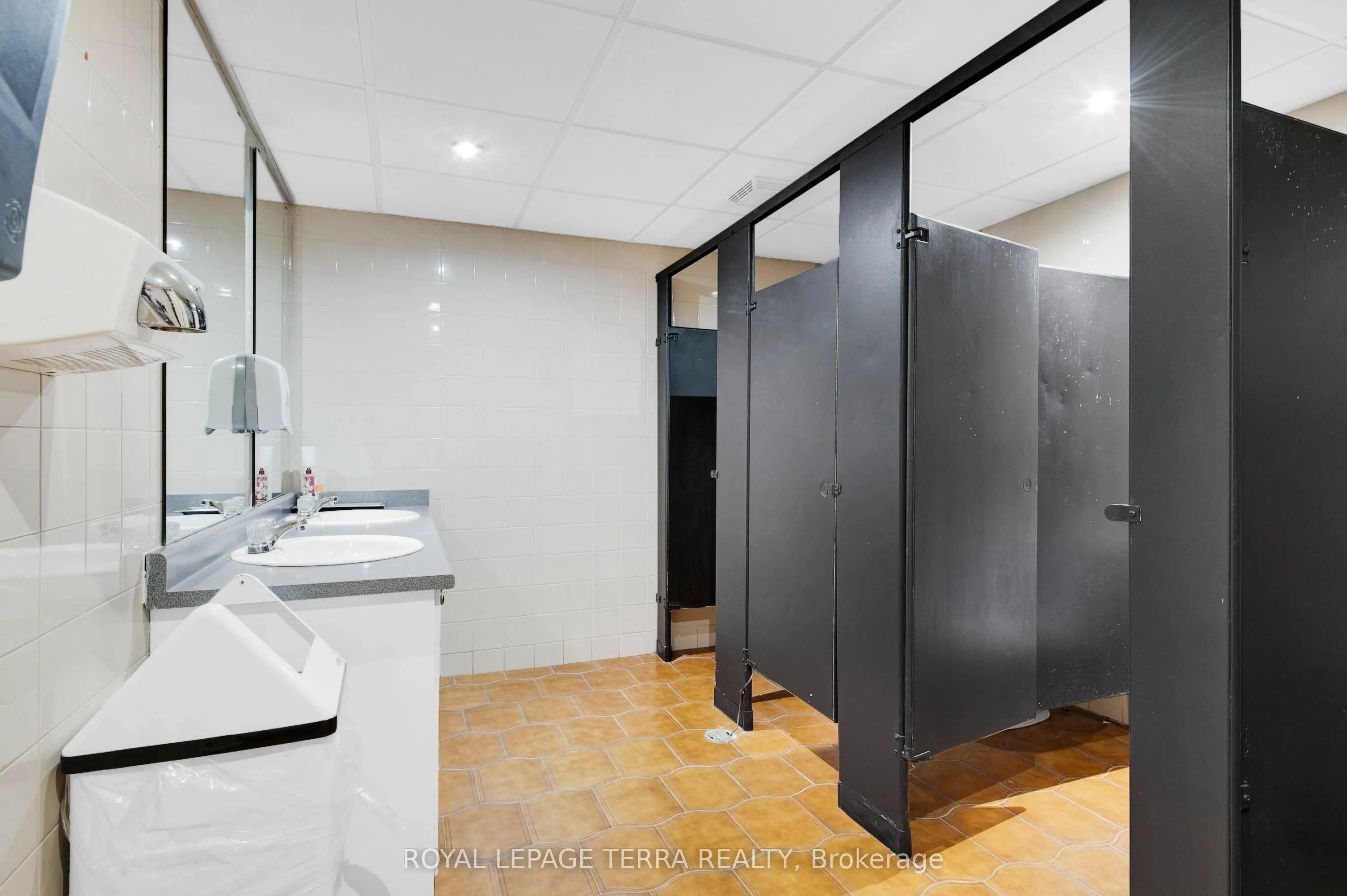 527 Victoria Street E, #3 & 4