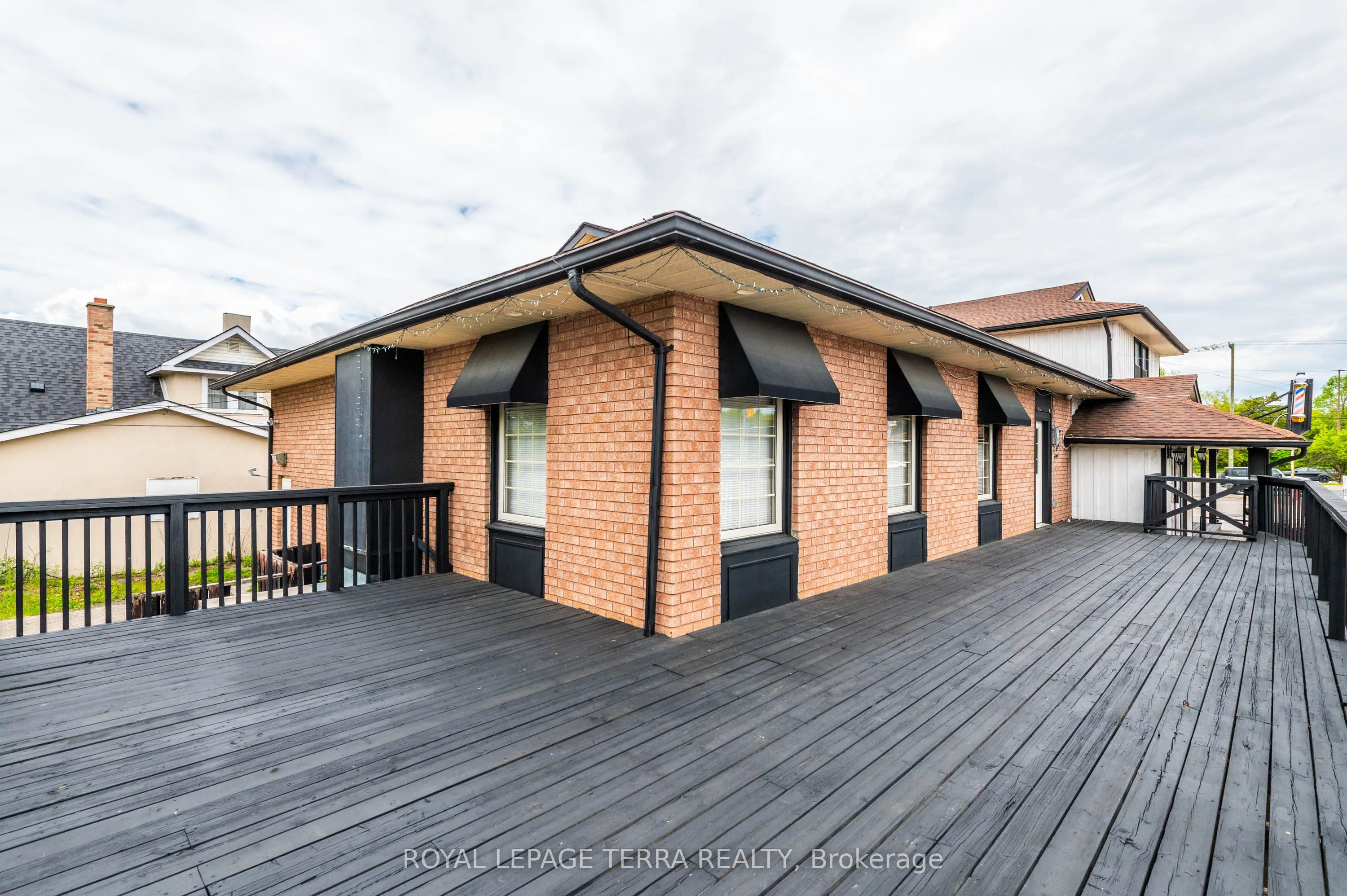 527 Victoria Street E, #3 & 4
