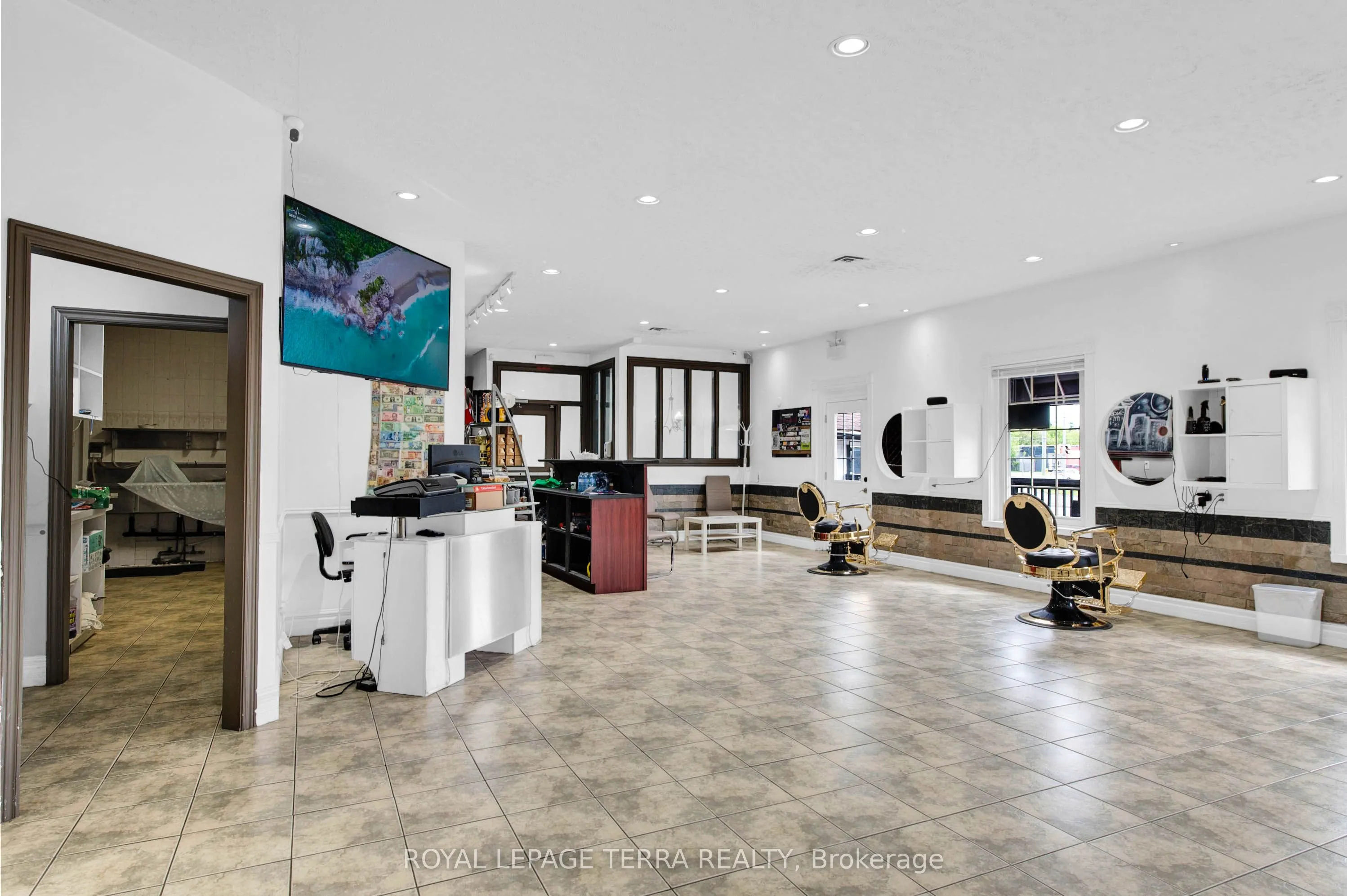 527 Victoria Street E, #3 & 4