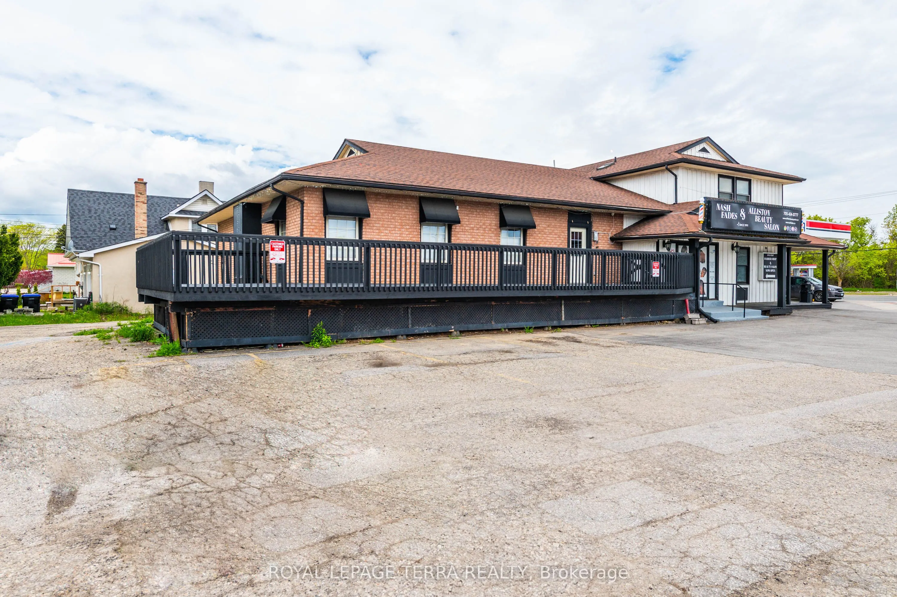 527 Victoria Street E, #3 & 4