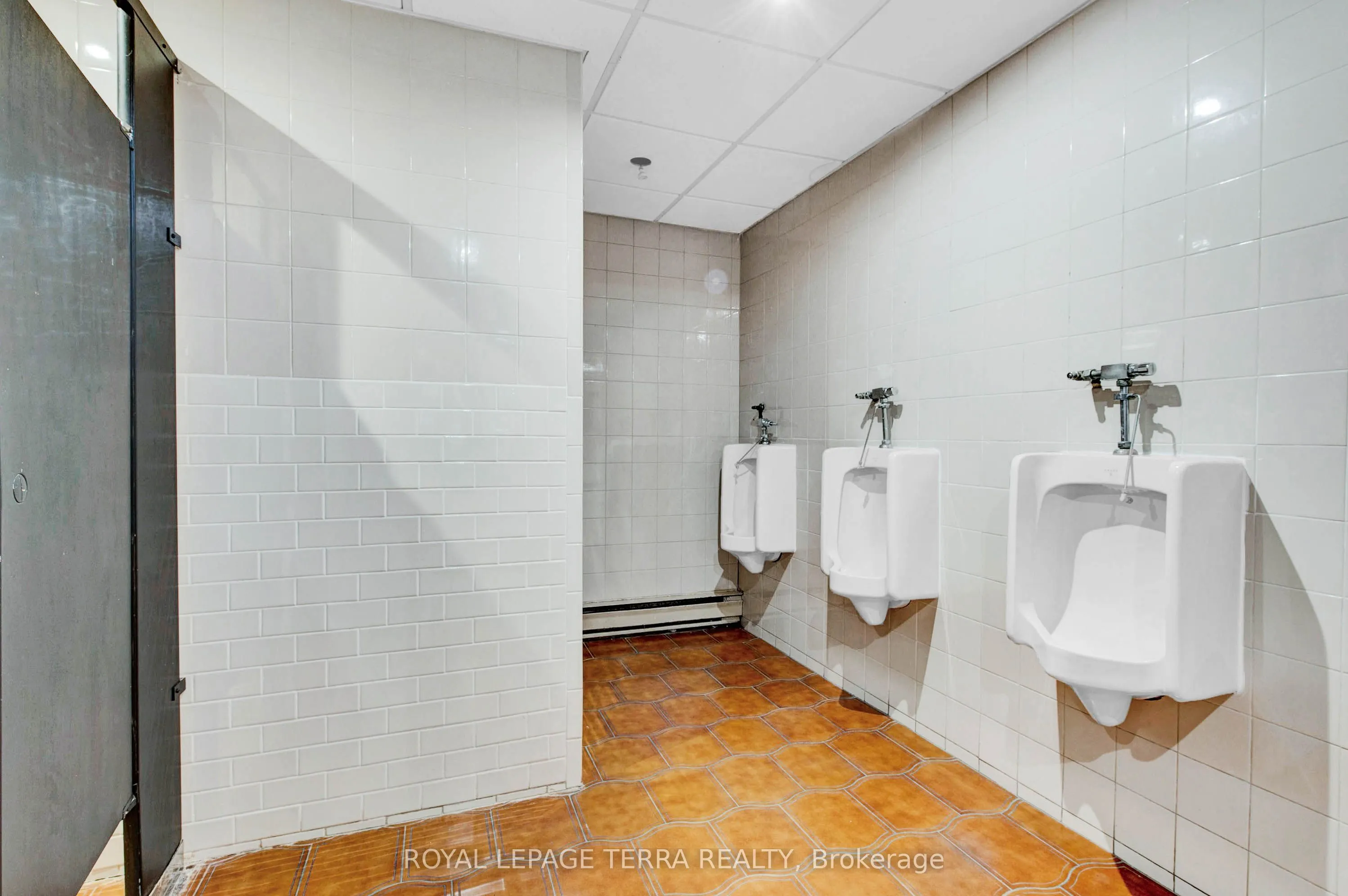 527 Victoria Street E, #3 & 4