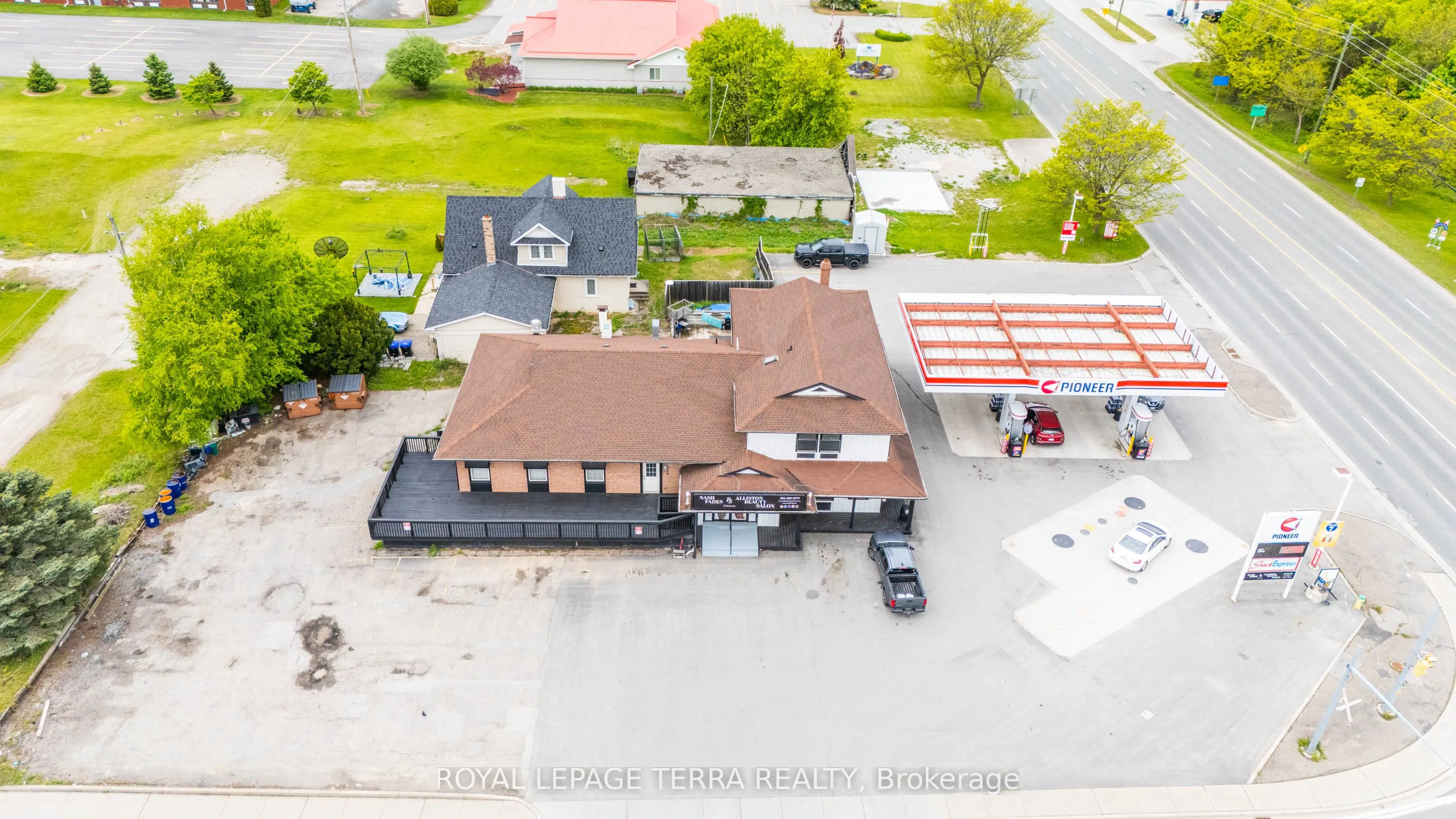 527 Victoria Street E, #3 & 4