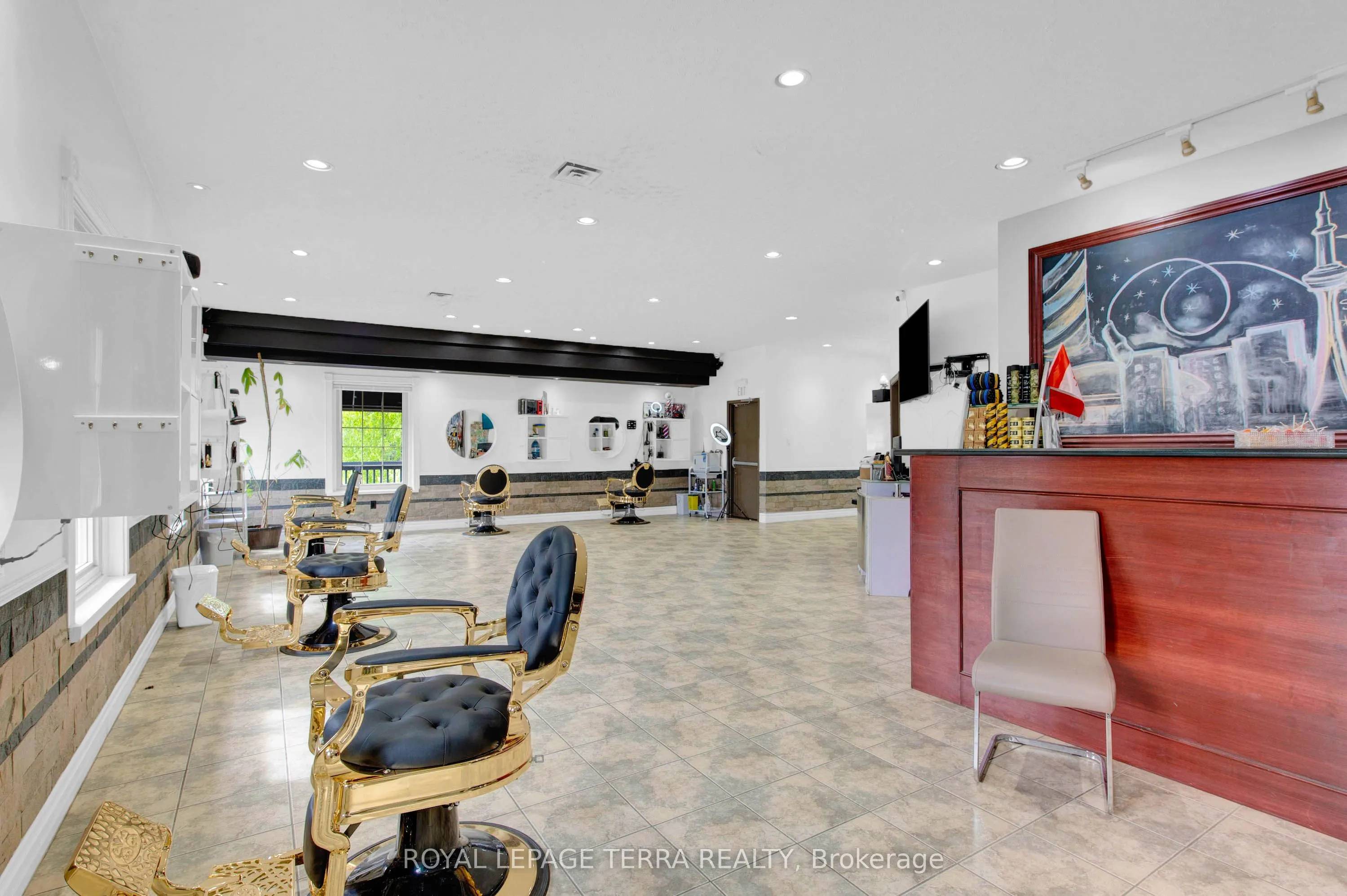 527 Victoria Street E, #3 & 4