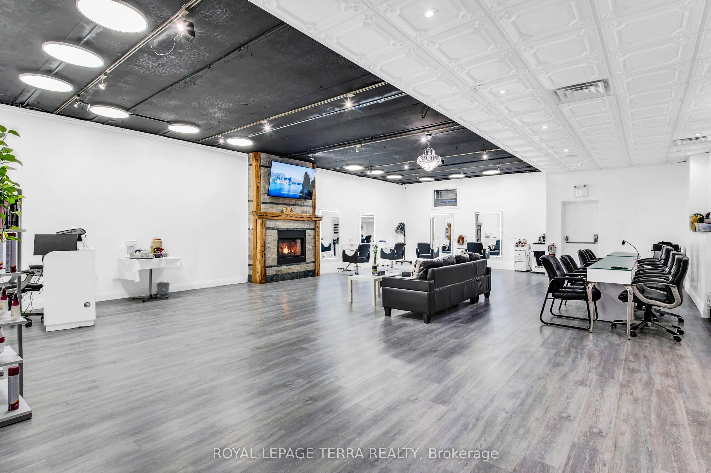 527 Victoria Street E, #3 & 4