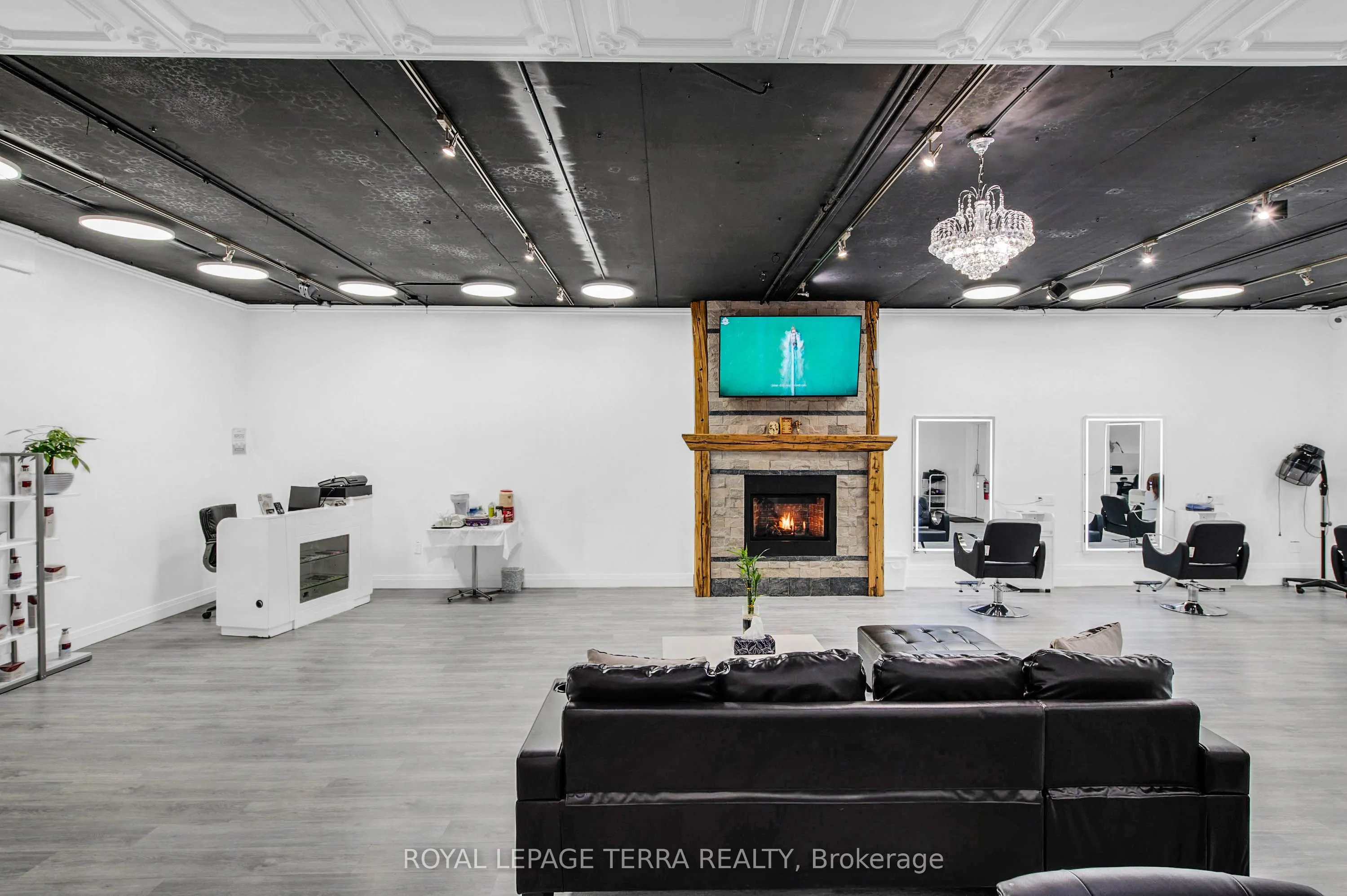 527 Victoria Street E, #3 & 4