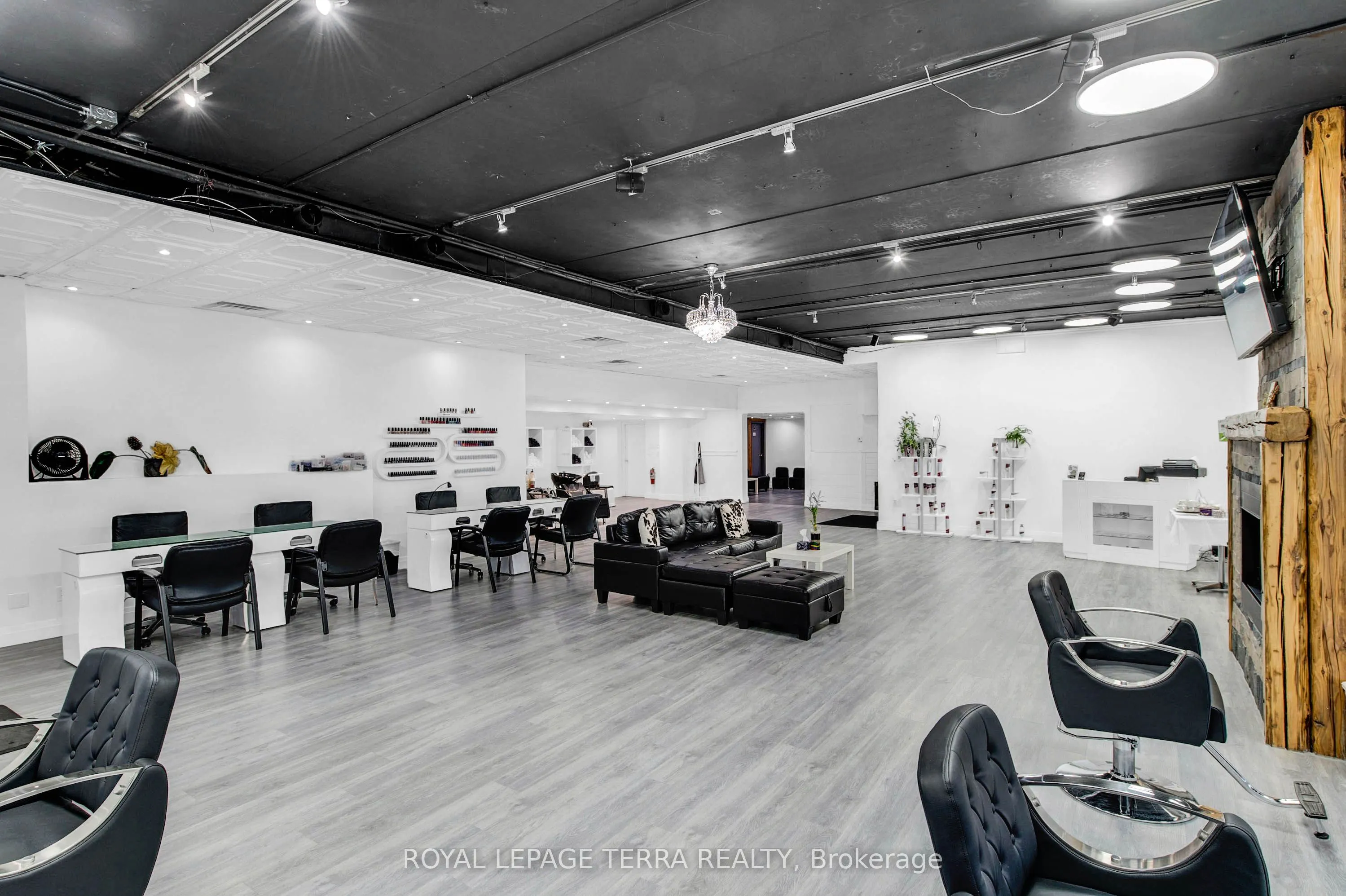 527 Victoria Street E, #3 & 4