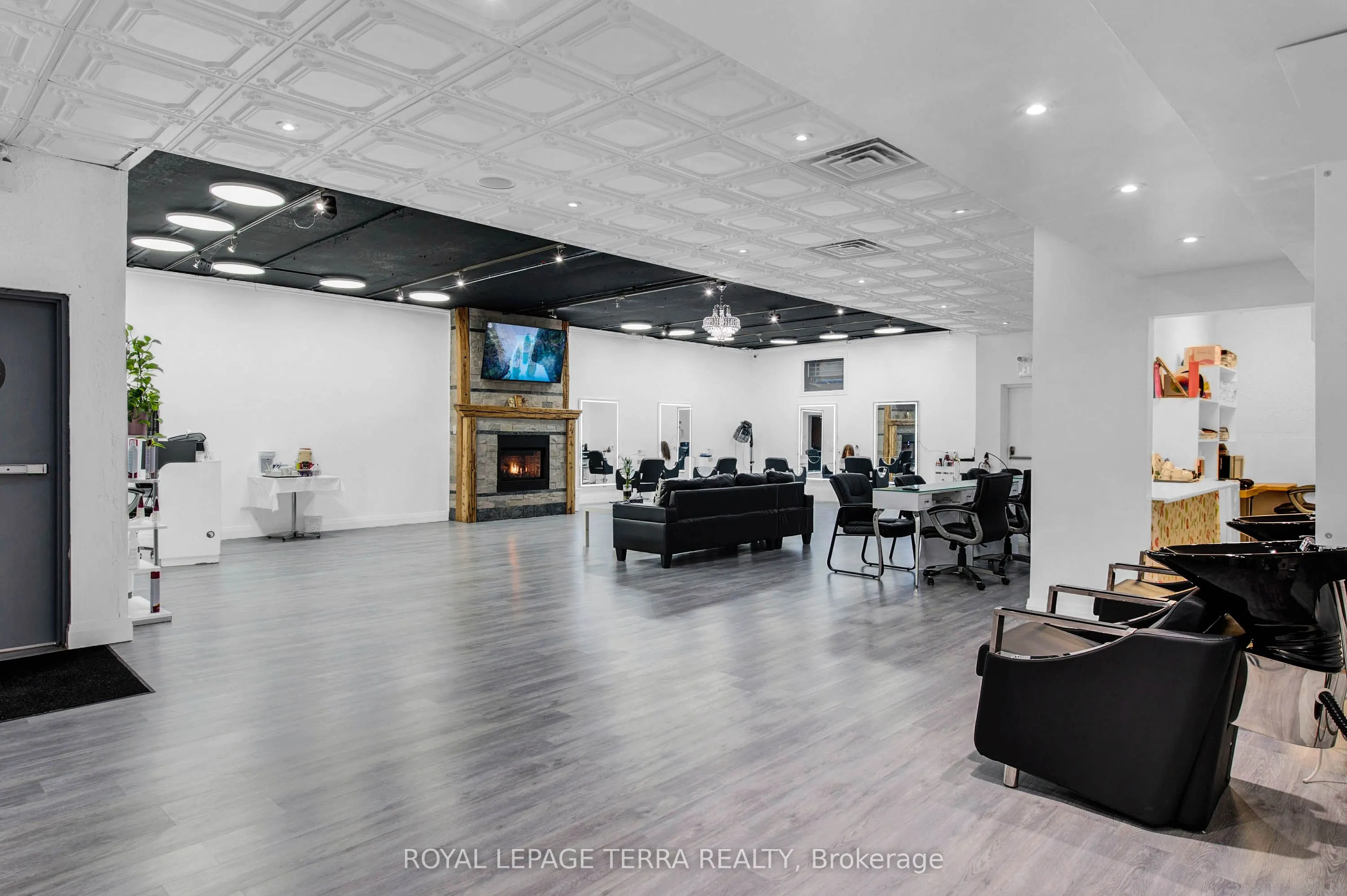 527 Victoria Street E, #3 & 4