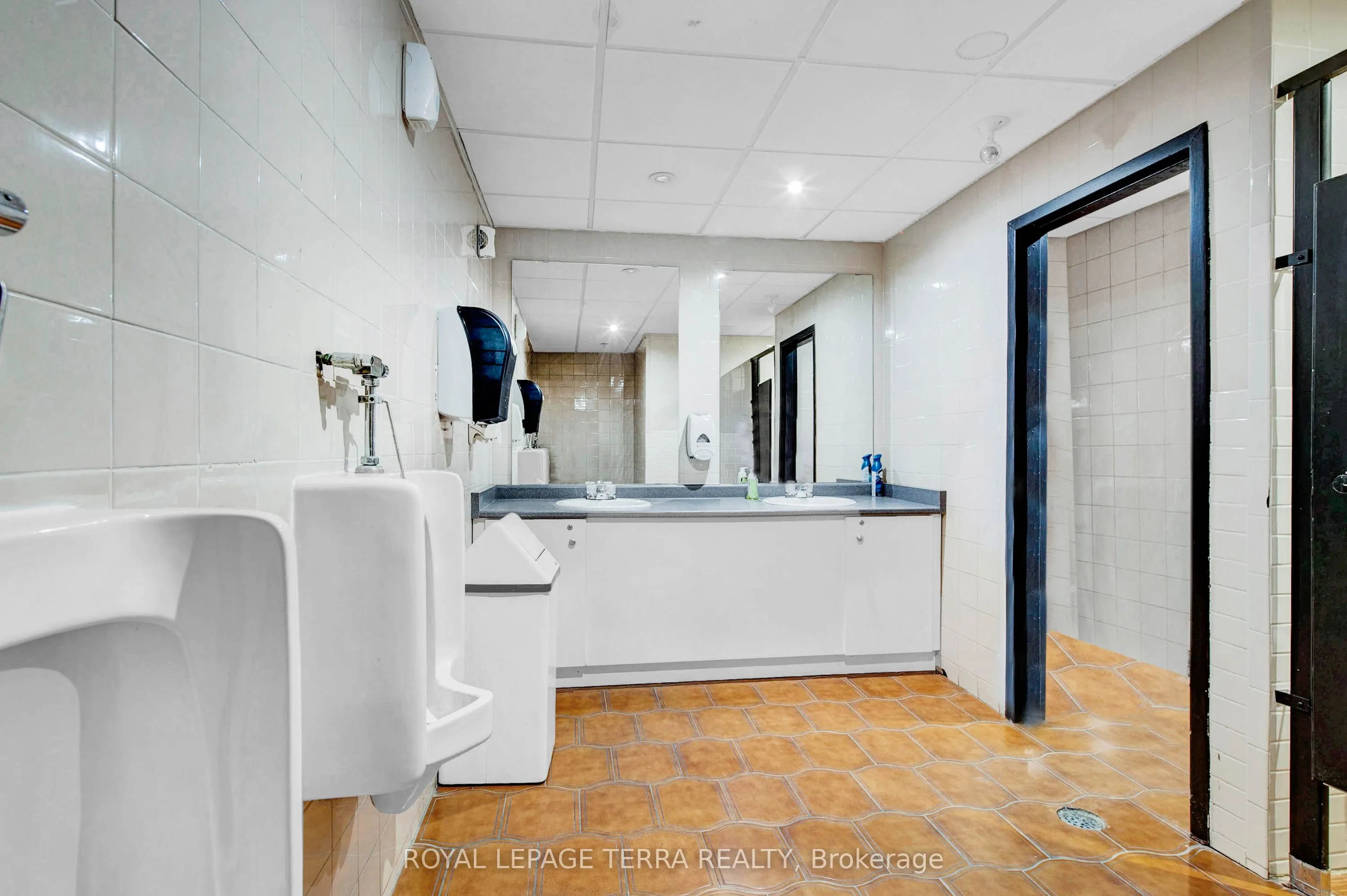 527 Victoria Street E, #3 & 4