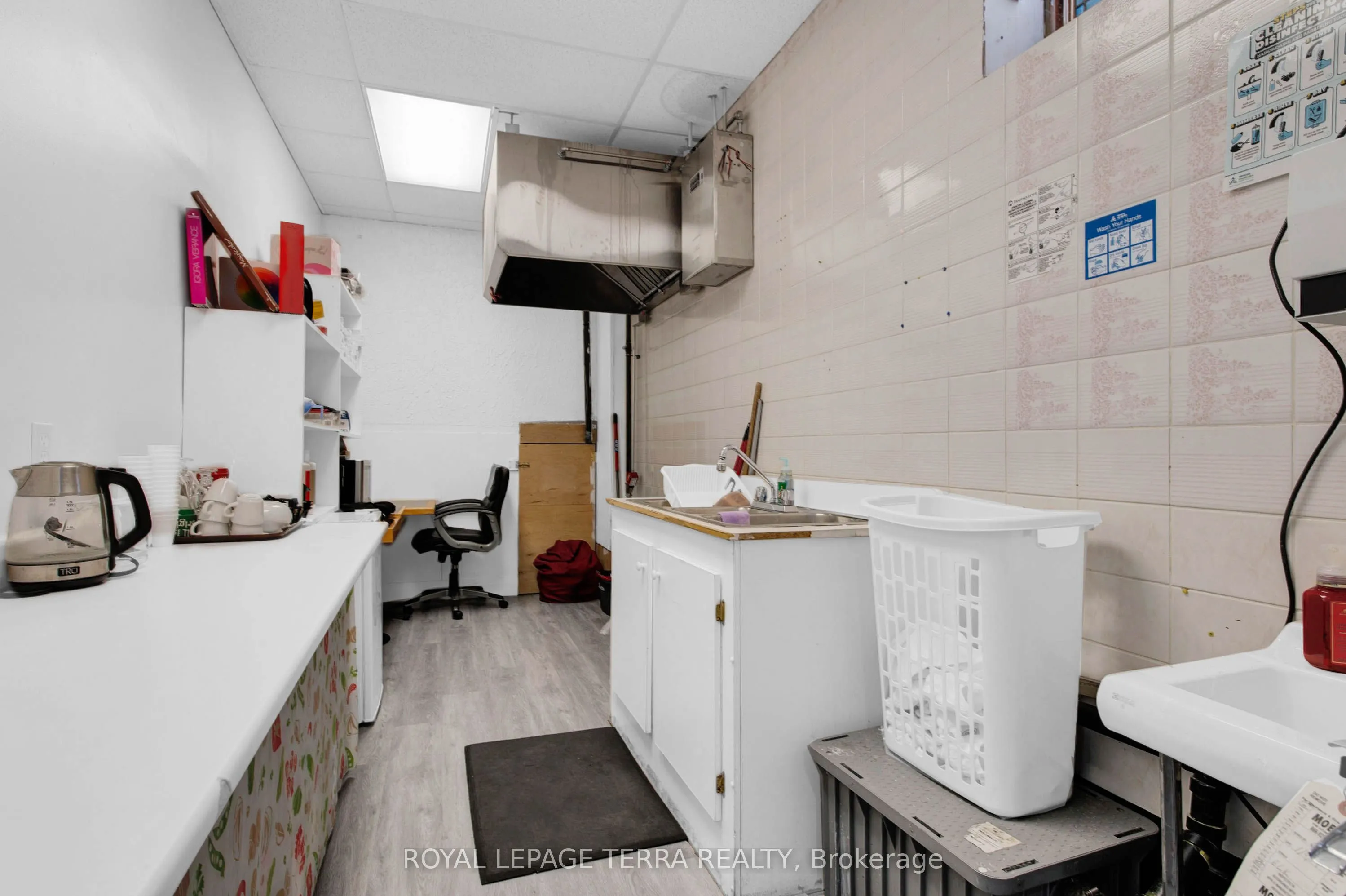 527 Victoria Street E, #3 & 4
