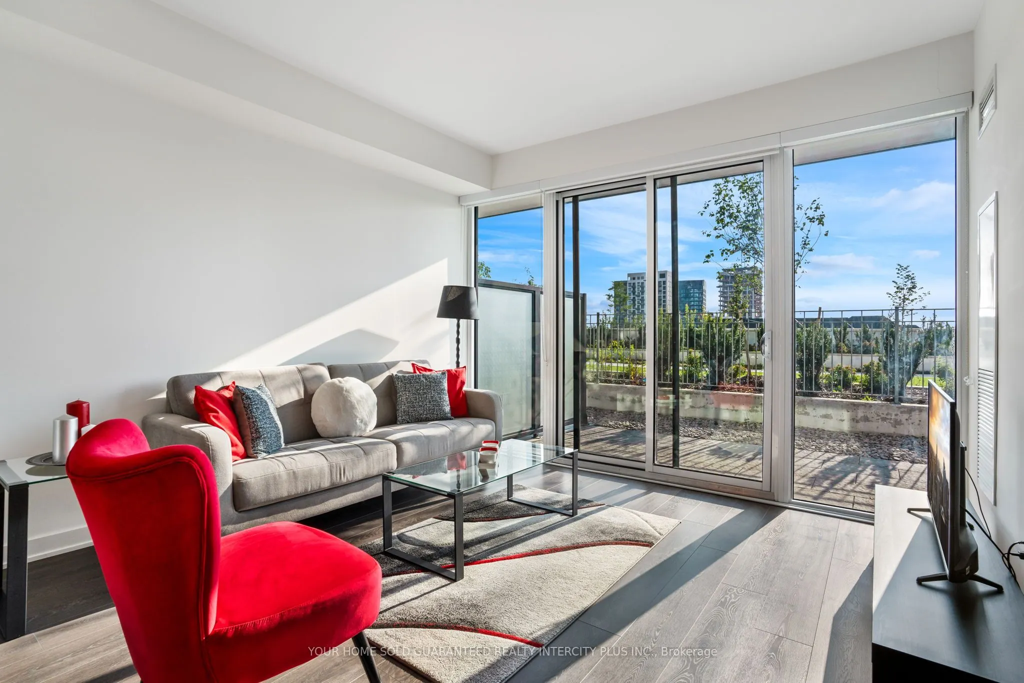 85 Oneida Crescent, #303